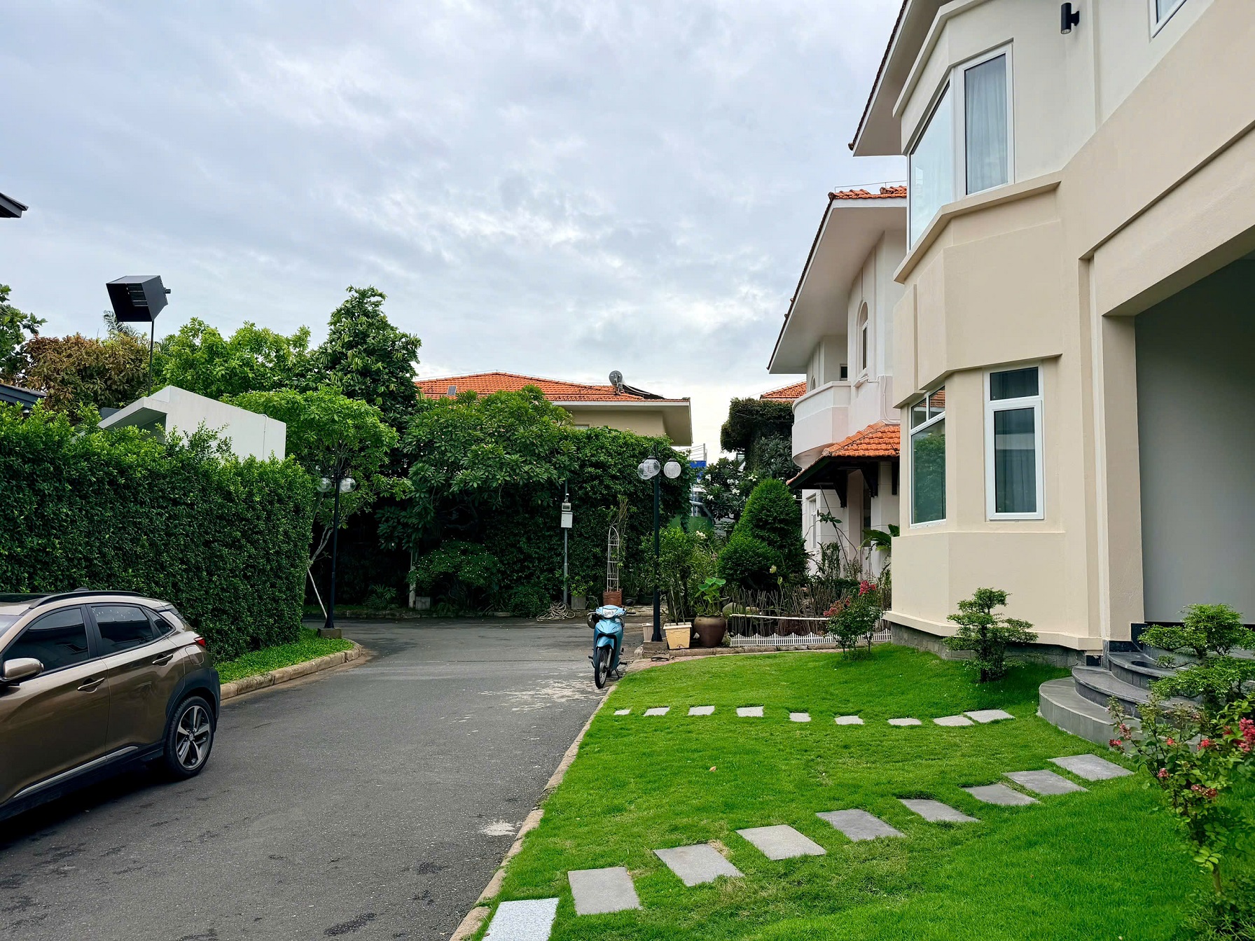 Phu Gia Phu My Hung villa for rent with ground floor + floor with 4 bedrooms garden – 317.3m2 4