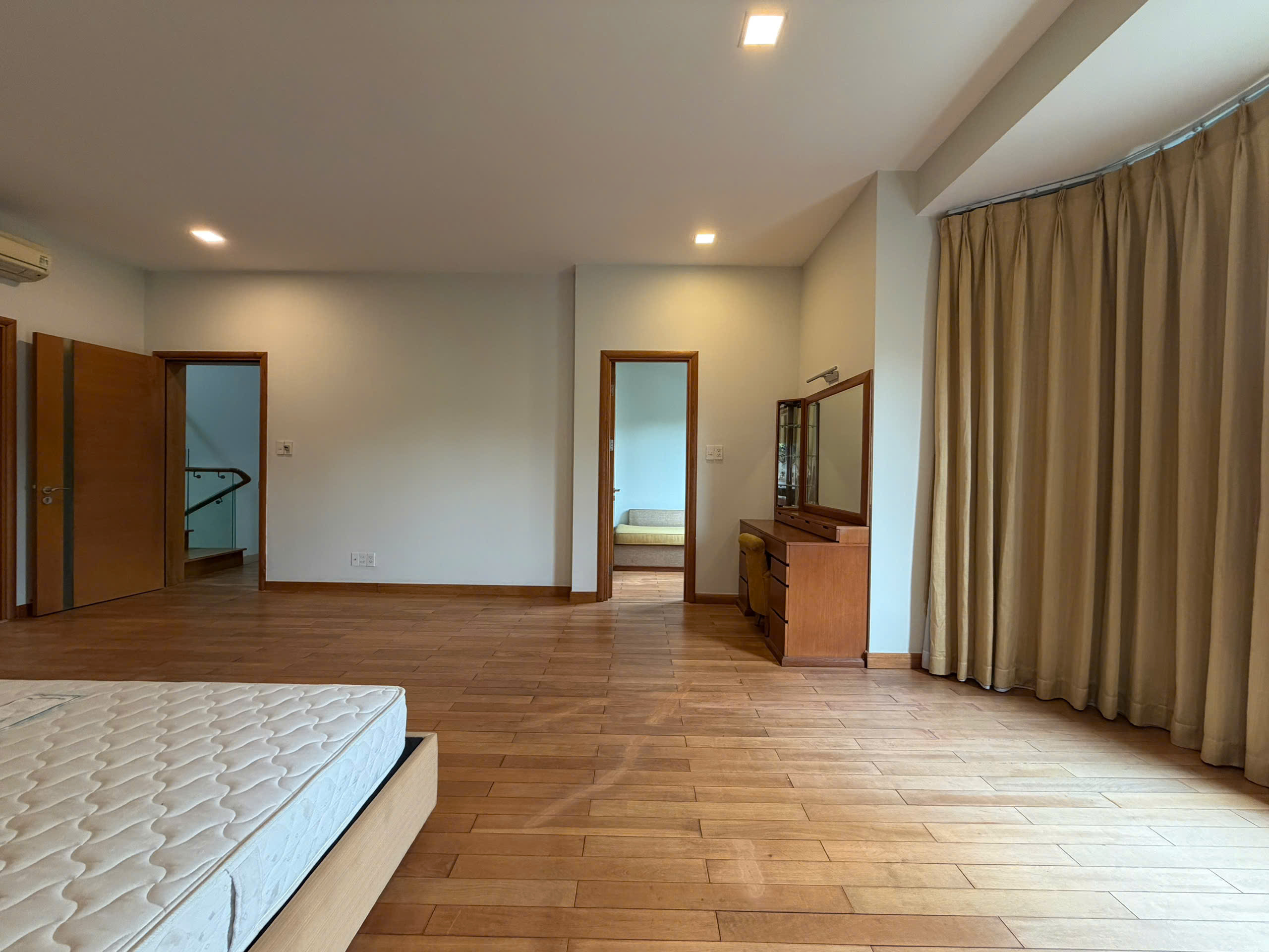 Phu Gia Phu My Hung villa for rent with ground floor + floor with 4 bedrooms garden – 317.3m2 2