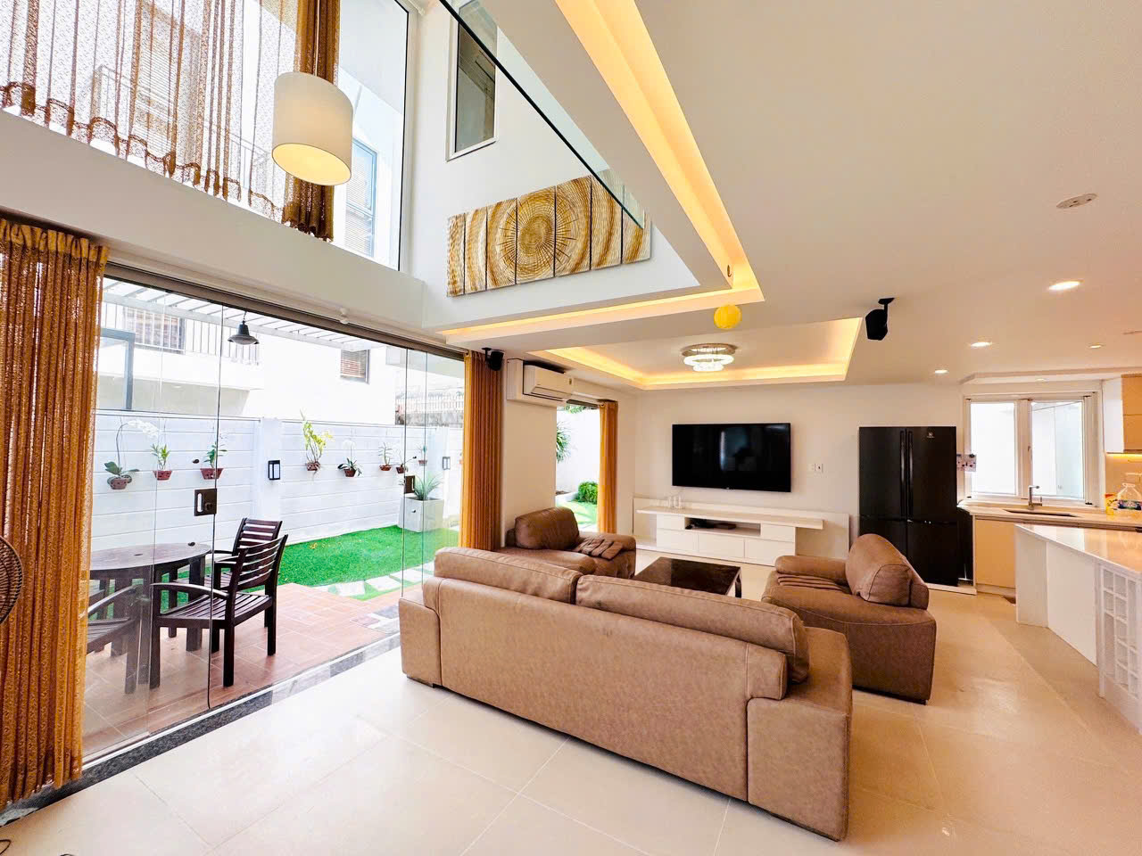 Phu My Van Phat Hung villa for sale, District 7 built 4 floors with 5 bedrooms facing West – 220.5m2