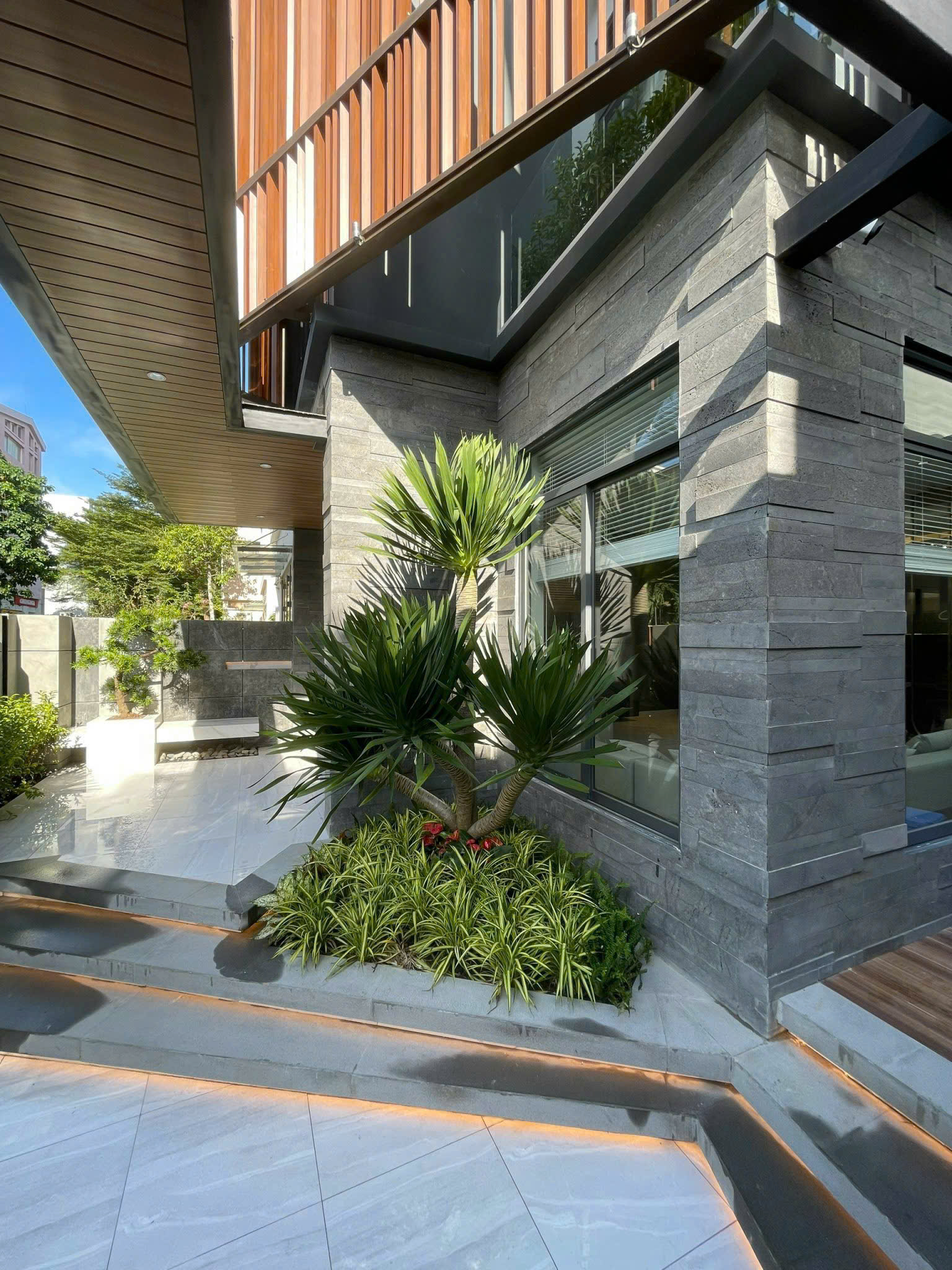 Duplex villa for rent at 110 My Hung, Phu My Hung built 3 floors with a large garden with furniture – 157.7m2 15