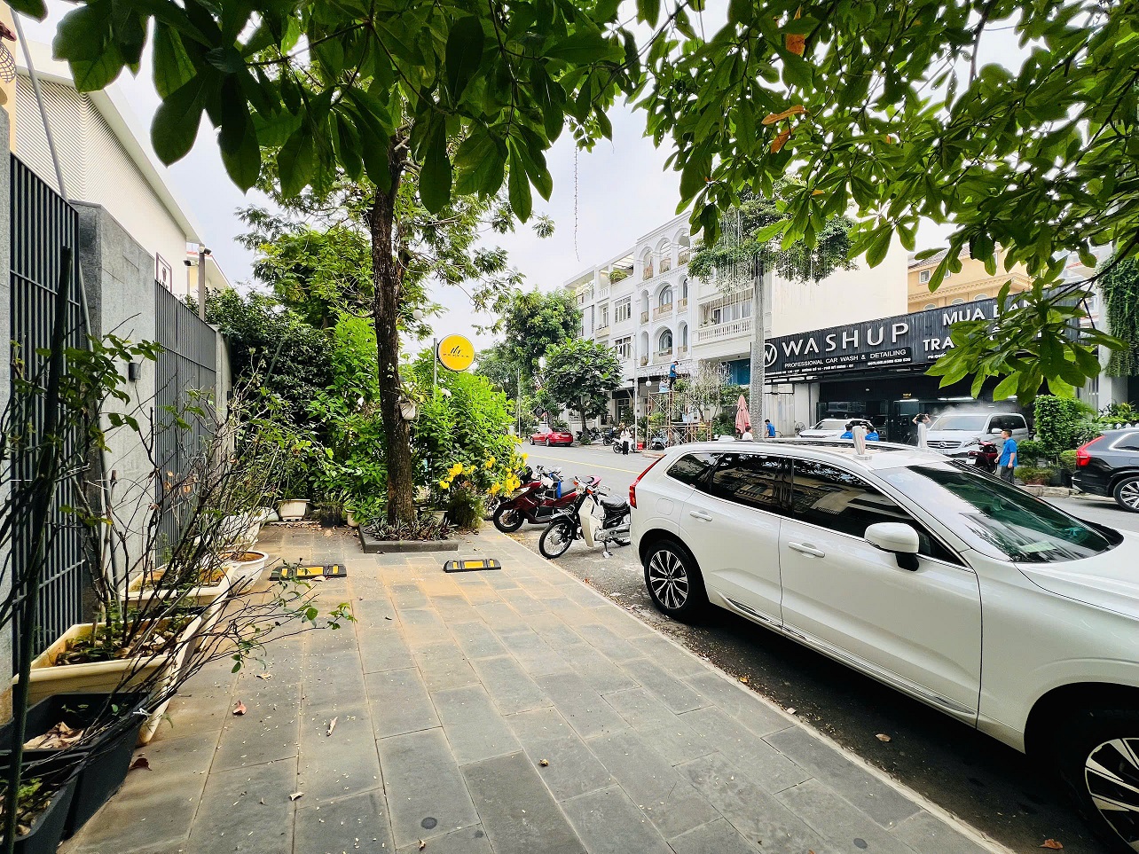 Cho thuê biệt thự song lập 212 Mỹ Kim 2 Phú Mỹ Hưng, Quận 7 xây 3 tầng có 3 phòng ngủ – 204.25m2 10