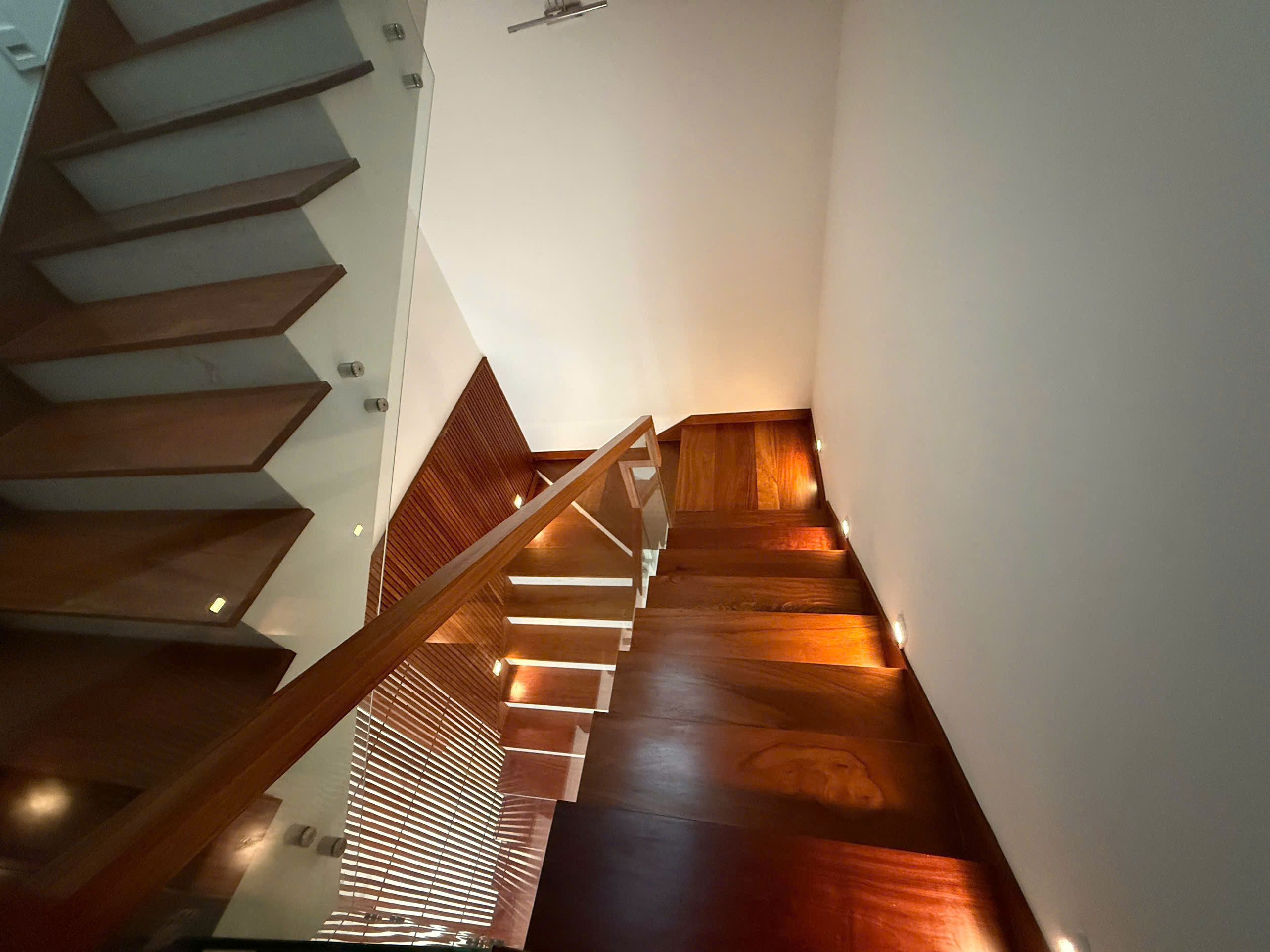 Cho thuê biệt thự song lập 212 Mỹ Kim 2 Phú Mỹ Hưng, Quận 7 xây 3 tầng có 3 phòng ngủ – 204.25m2 9