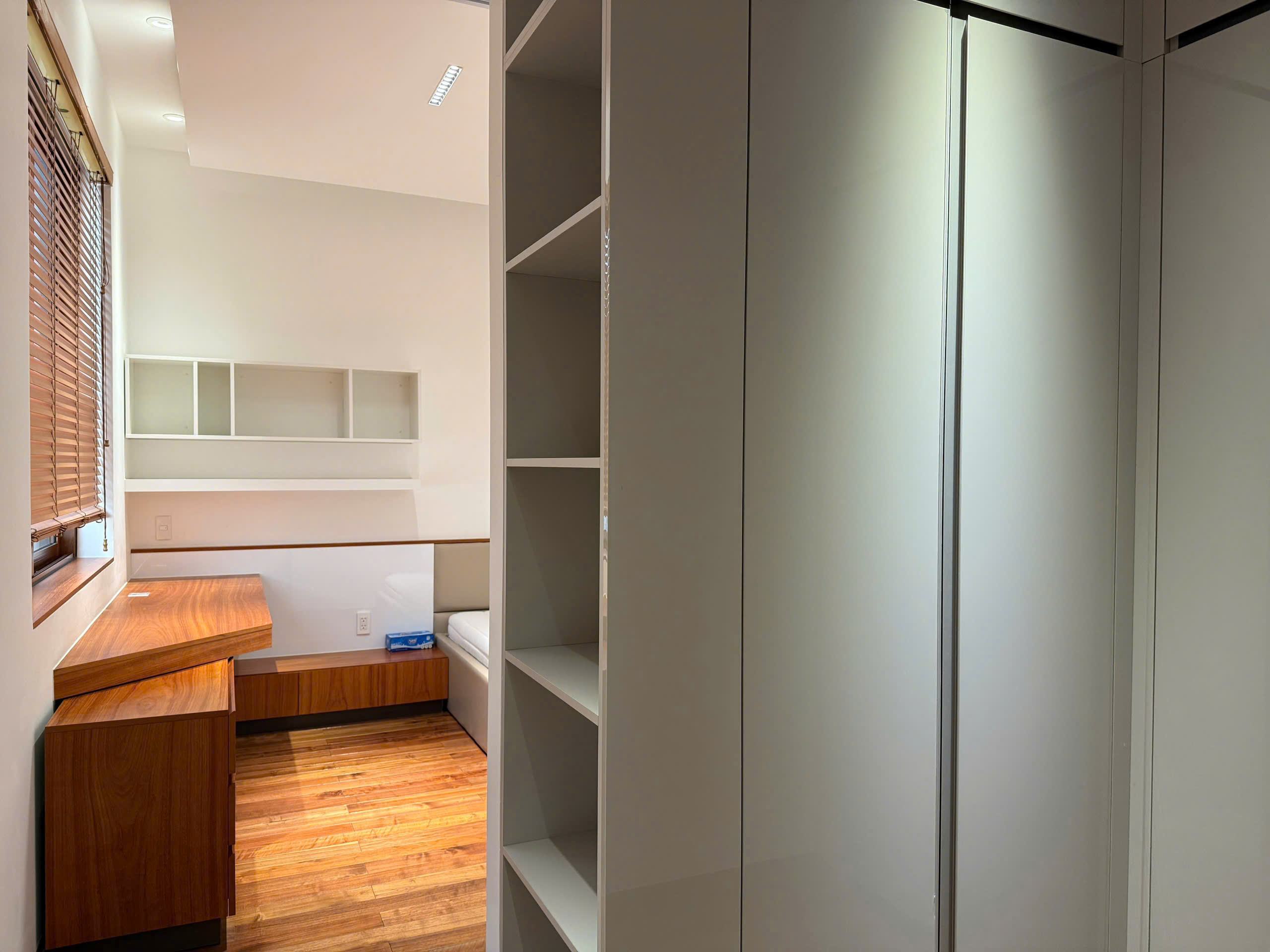 Cho thuê biệt thự song lập 212 Mỹ Kim 2 Phú Mỹ Hưng, Quận 7 xây 3 tầng có 3 phòng ngủ – 204.25m2 2