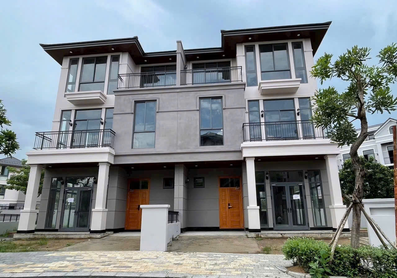 Bán biệt thự song lập GS Metro City Nhà Bè nhà thô xây 3 tầng hướng Tây Nam view thoáng – 200m2