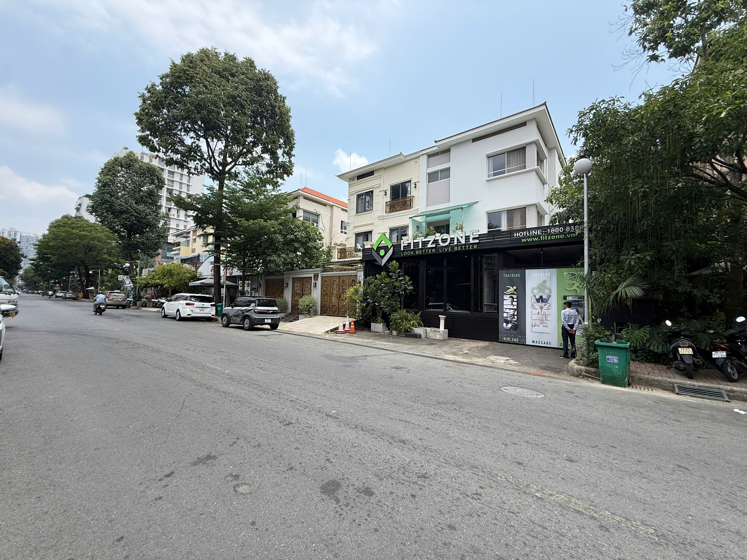 Duplex villa for rent in My Hoang Phu My Hung, District 7 with ground floor + 2 floors in front of Pham Thai Buong – 210m2 9
