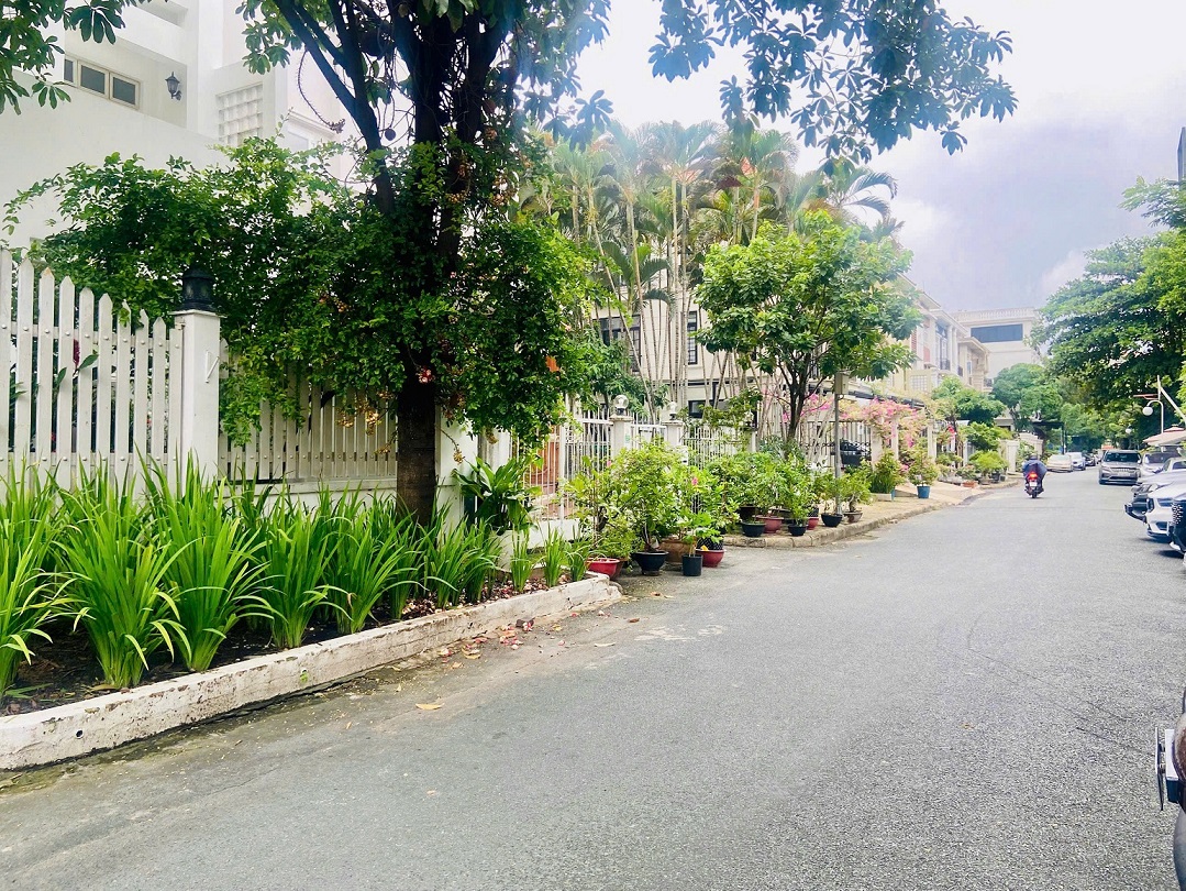 Phu My Hung villa for sale, built 3 floors, beautiful location, for rent 2000 USD/month – 180.5m2 4