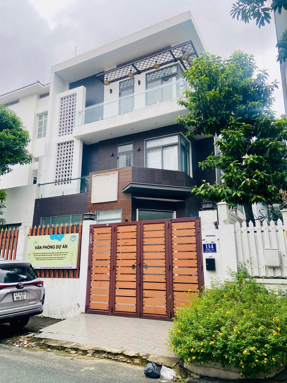 Phu My Hung villa for sale, built 3 floors, beautiful location, for rent 2000 USD/month – 180.5m2 3