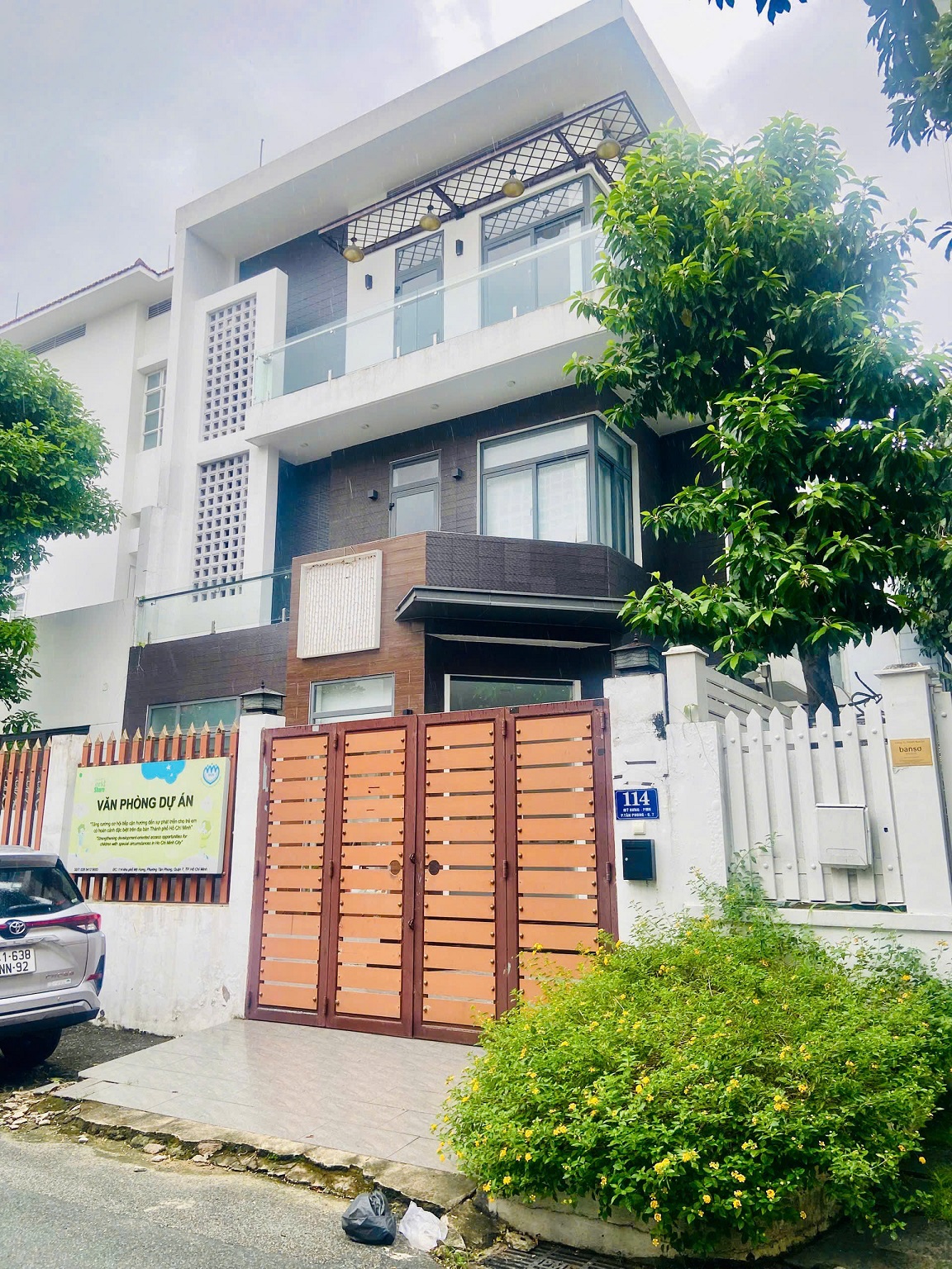 Phu My Hung villa for sale, built 3 floors, beautiful location, for rent 2000 USD/month – 180.5m2 1