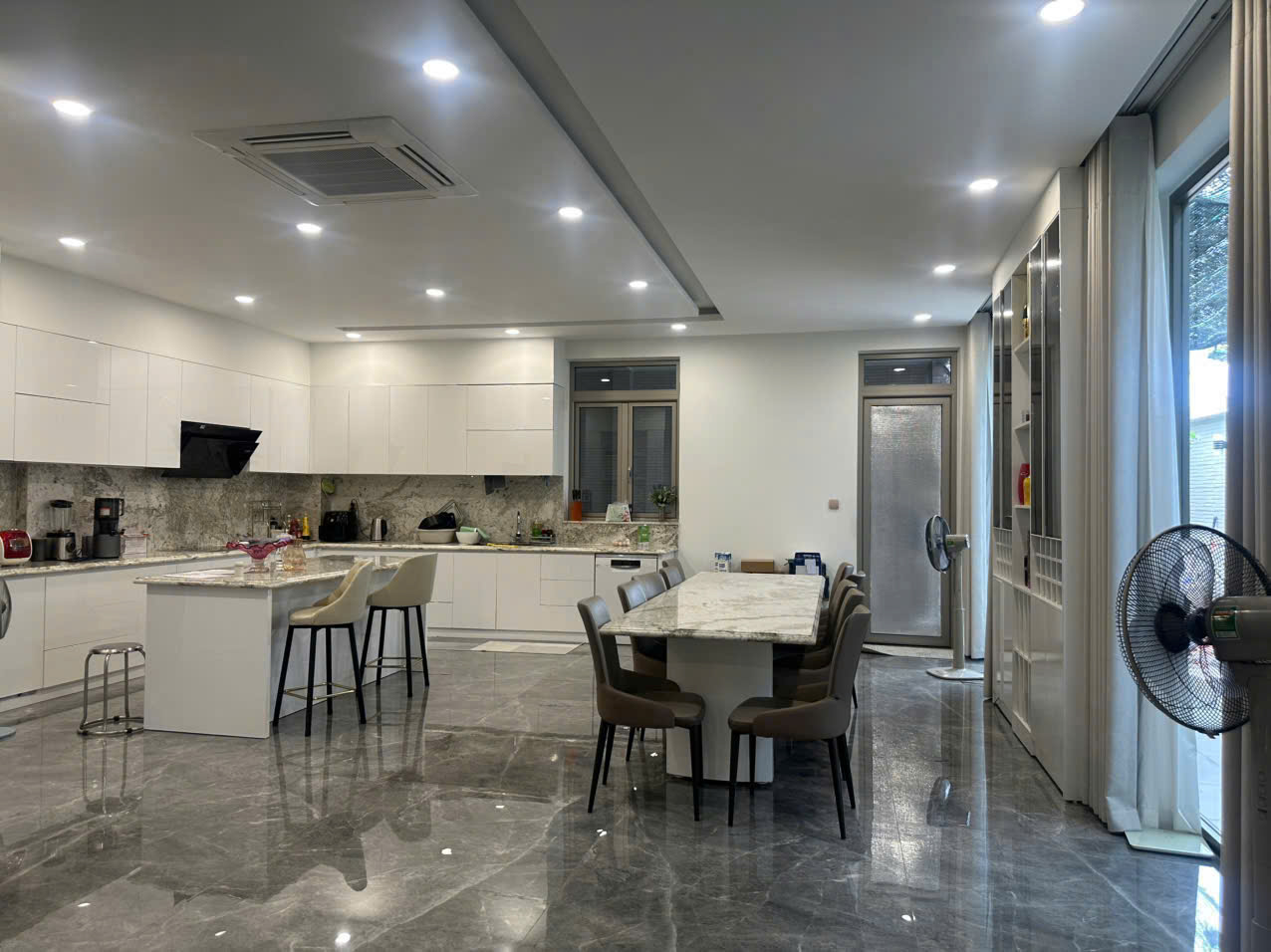 Bán biệt thự KDC Thái Sơn mặt tiền Nguyễn Hữu Thọ, Nhà Bè xây 4 tầng vị trí ngay công viên – 250m2 1