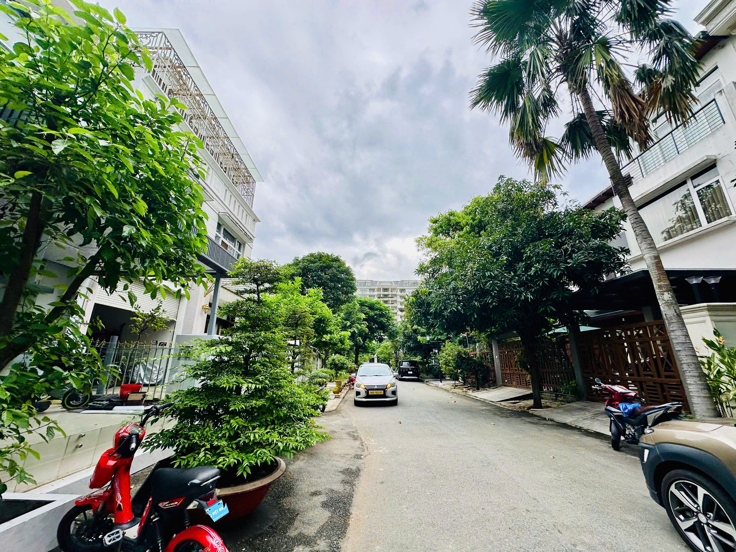 My Thai quadruple villa for sale 2B Phu My Hung park corner 3-storey design 5 bedrooms – 256m2 7