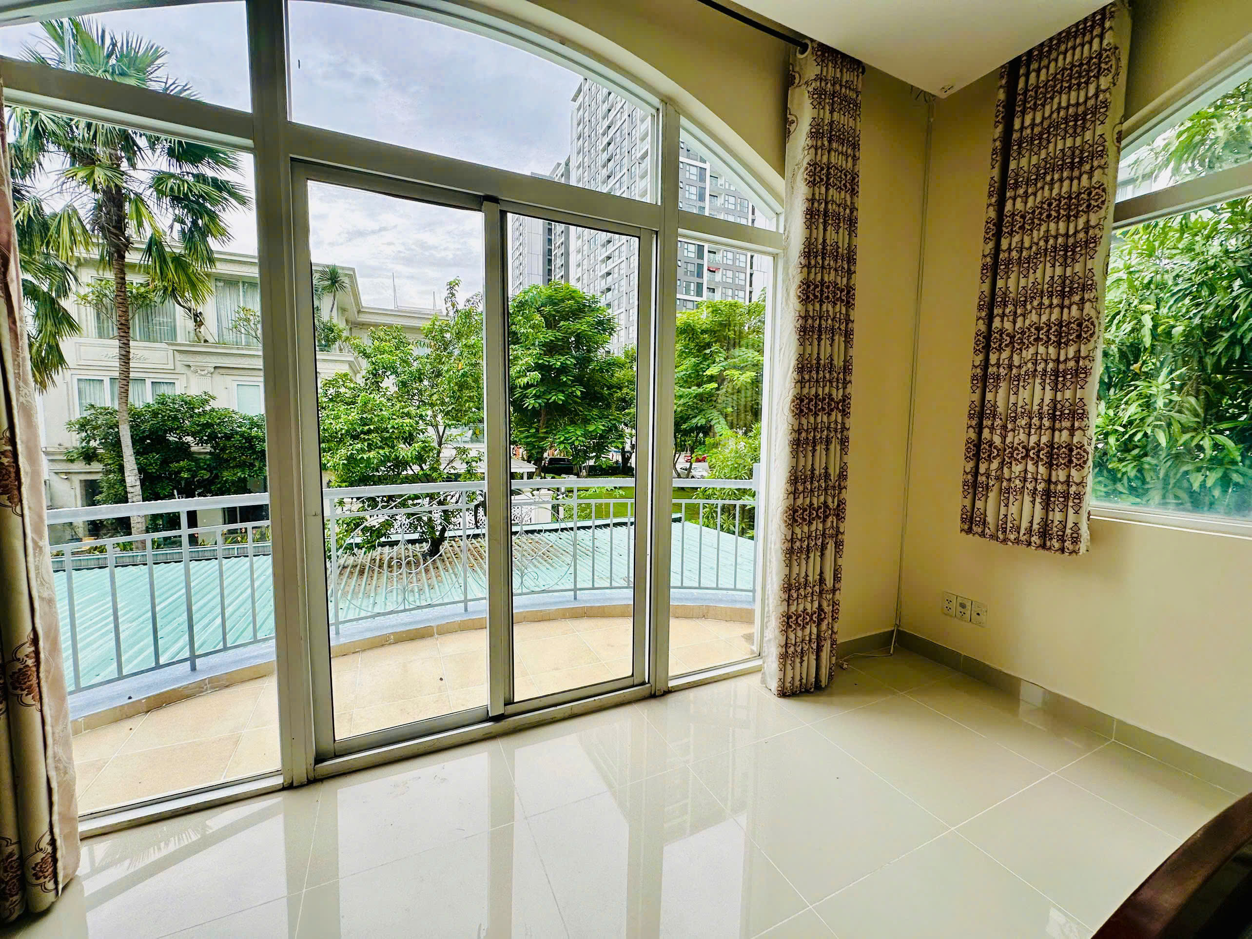 My Thai quadruple villa for sale 2B Phu My Hung park corner 3-storey design 5 bedrooms – 256m2 6