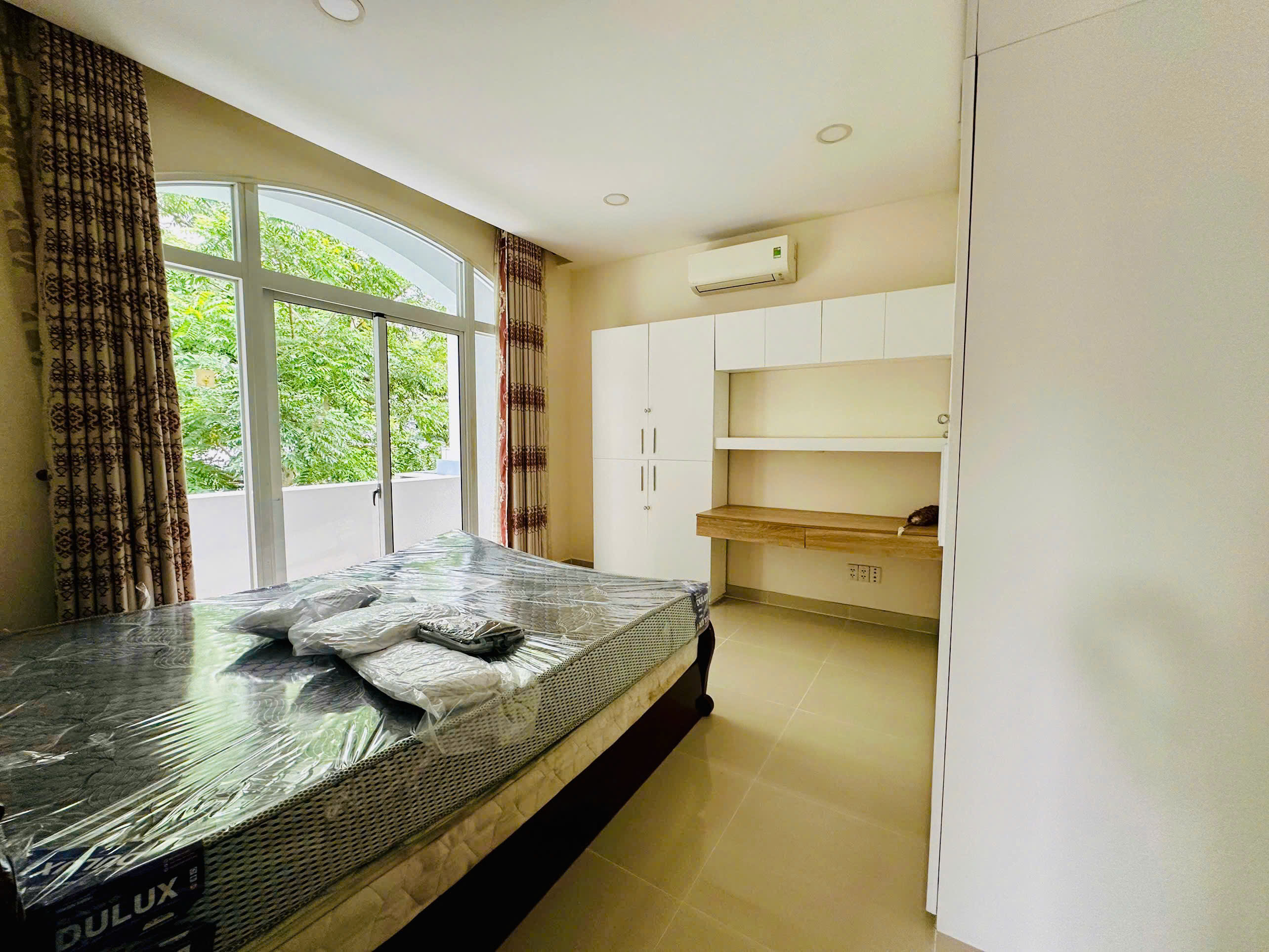 My Thai quadruple villa for sale 2B Phu My Hung park corner 3-storey design 5 bedrooms – 256m2 5