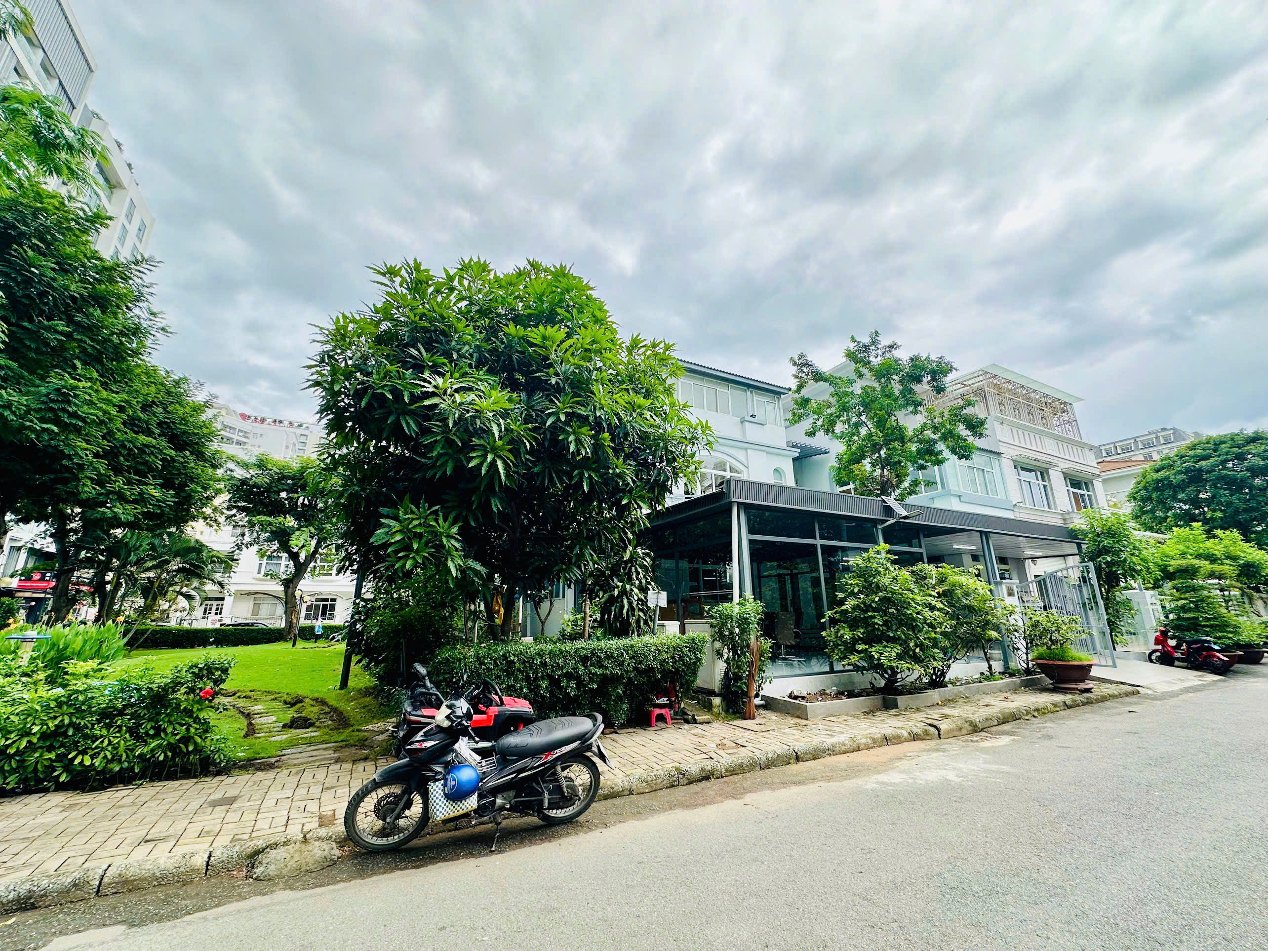 My Thai quadruple villa for sale 2B Phu My Hung park corner 3-storey design 5 bedrooms – 256m2