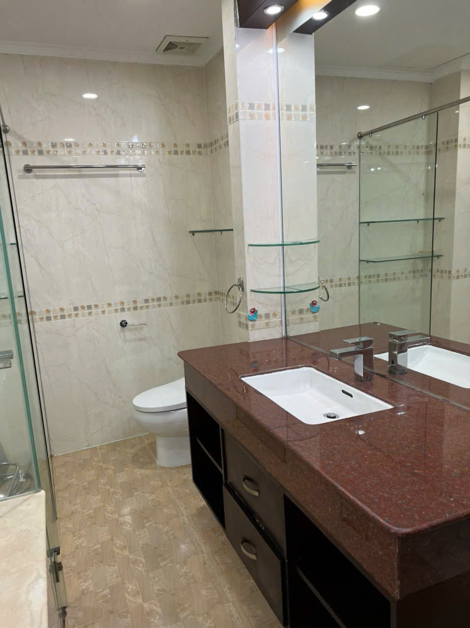 Cho thuê biệt thự tứ lập Mỹ Phú 1B Phú Mỹ Hưng, Quận 7 xây 3 tầng thiết kế 5 phòng ngủ – 256m2 1