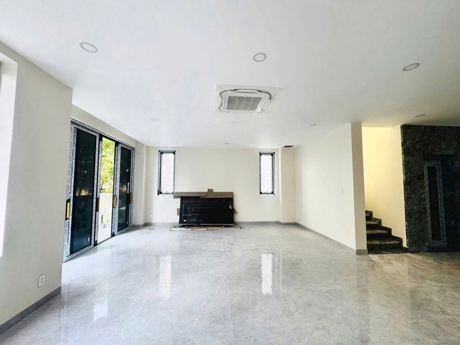 Cho thuê biệt thự văn phòng KDC Him Lam Phường Tân Hưng xây 5 tầng thiết kế văn phòng – 200m2 3