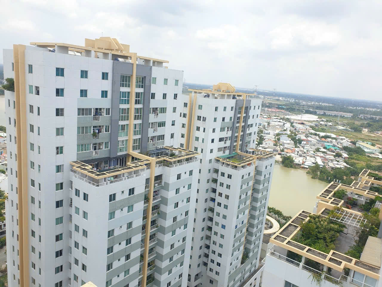 Belleza apartment for sale in District 7, commercial area on the 25th floor with 3 bedrooms 6