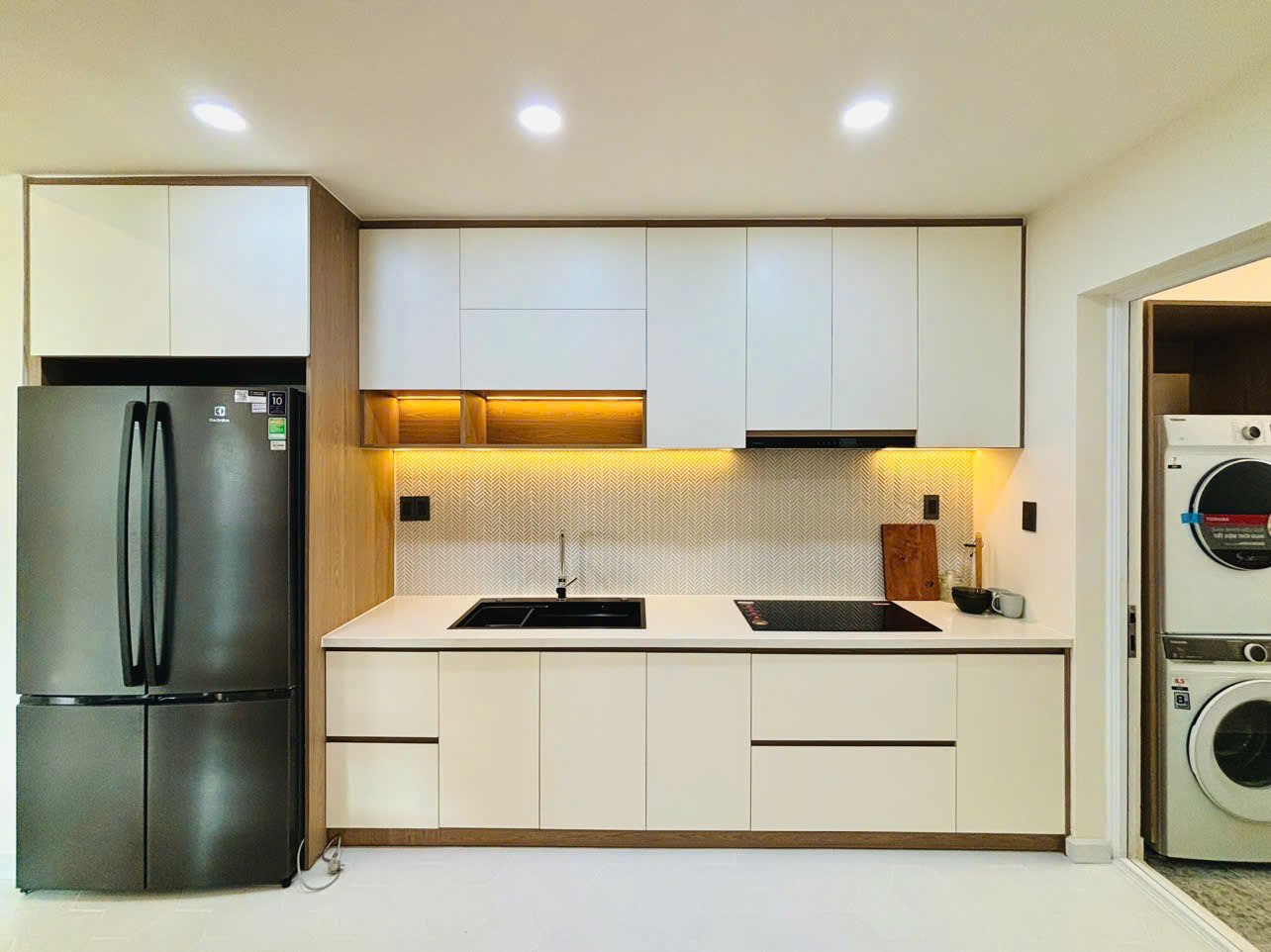 Apartment for sale or rent at Canh Vien 3 Phu My Hung, District 7, new house with 3 bedrooms, car parking box – 117m2 3