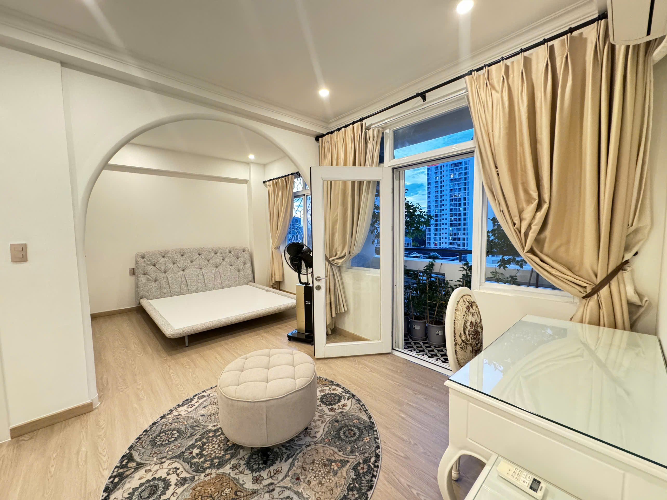 Canh Vien 3 apartment for rent, Phu My Hung, District 7, corner apartment with 2 bedrooms, park view 3