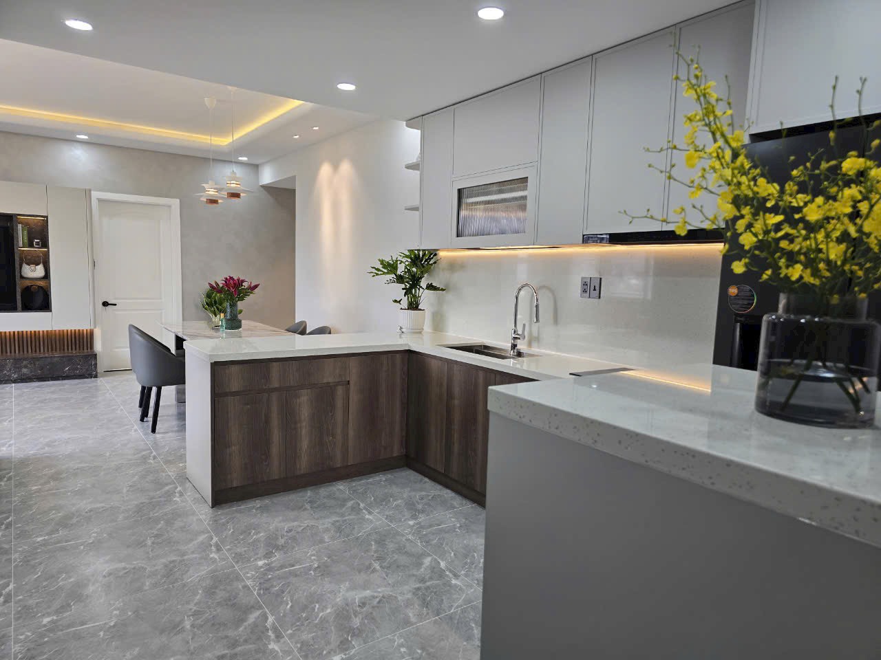 Canh Vien Phu My Hung apartment for rent, District 7 has 3 bedrooms, open kitchen, large balcony 2