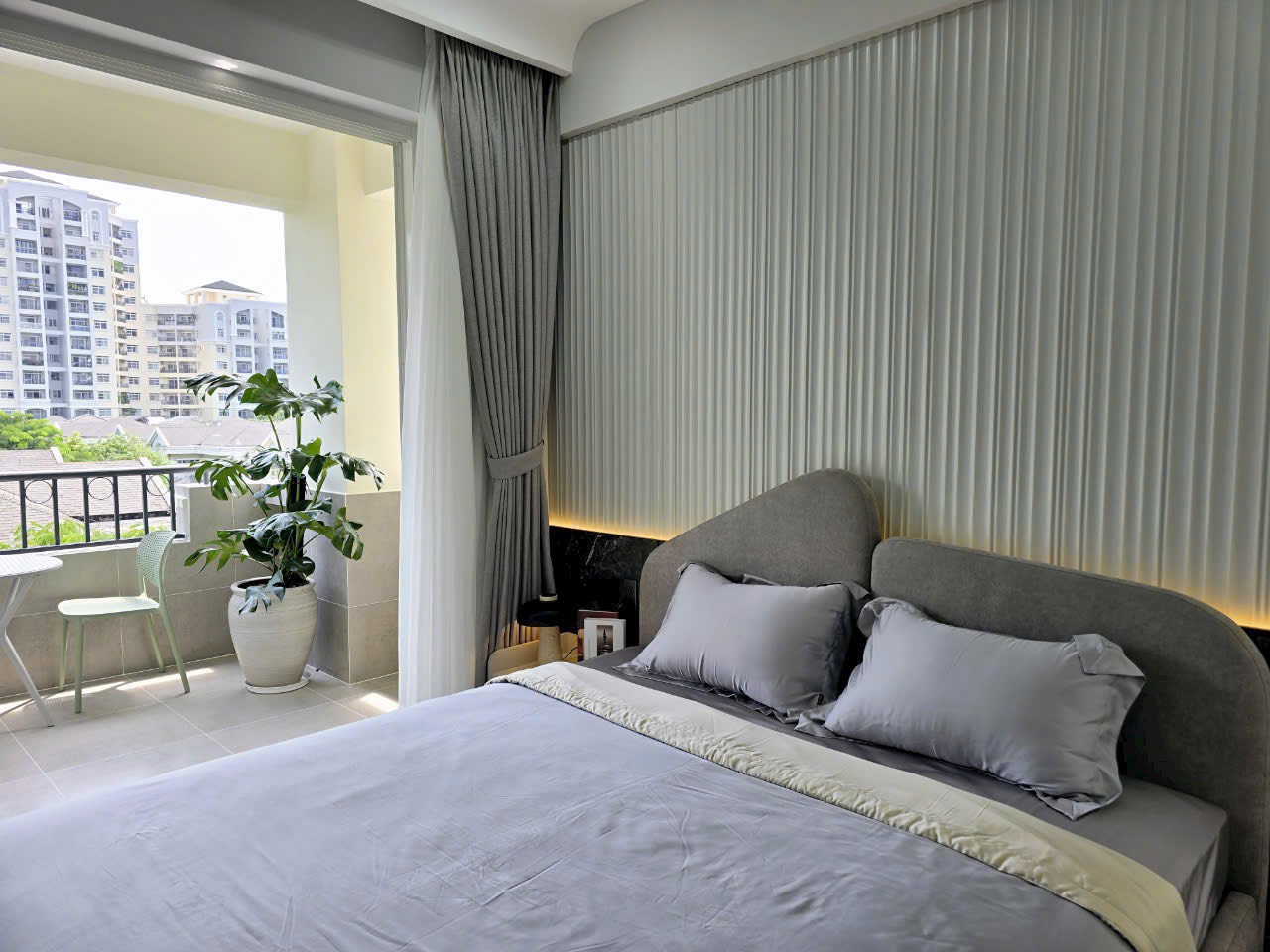 Canh Vien Phu My Hung apartment for rent, District 7 has 3 bedrooms, open kitchen, large balcony 1
