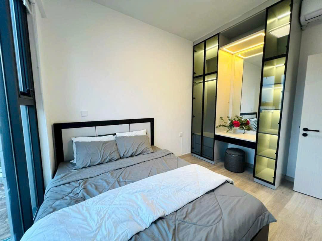 Luxury apartment for sale Cardinal Court Phu My Hung, District 7, beautiful house at a good price with 2 bedrooms with pool view 2