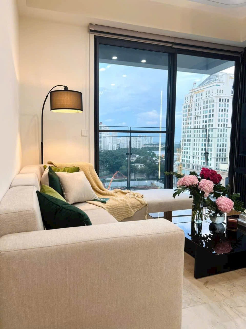Luxury apartment for sale Cardinal Court Phu My Hung, District 7, beautiful house at a good price with 2 bedrooms with pool view 1