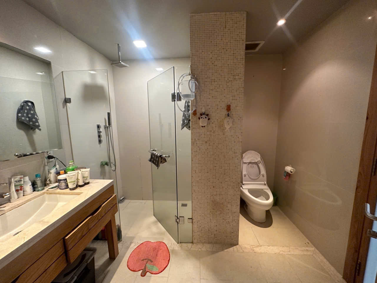 Garden Plaza 2 Phu My Hung apartment for sale, District 7 has 3 bedrooms, beautiful furniture, free car 9
