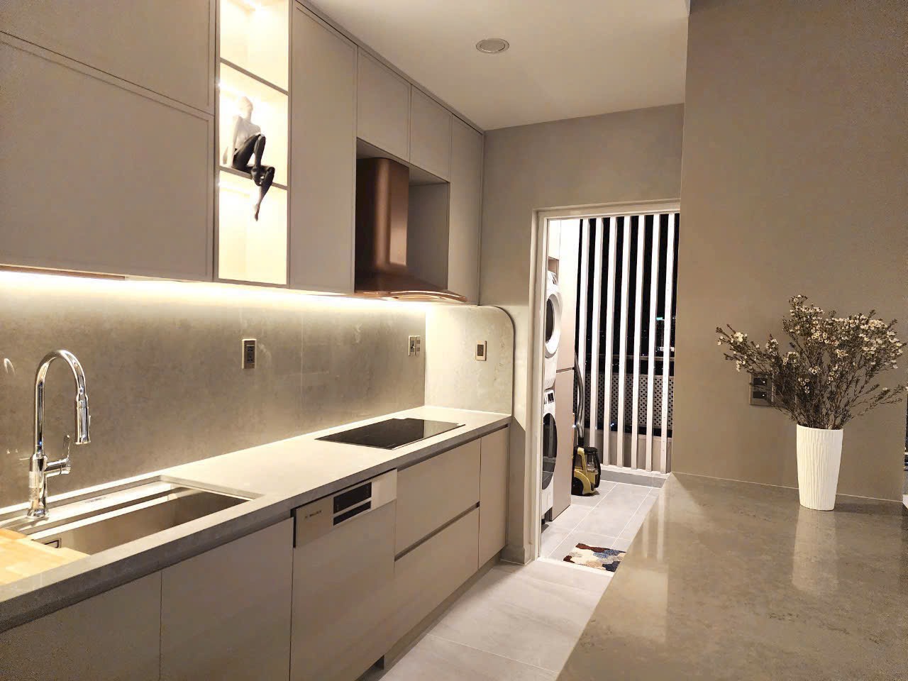 Riverpark Phu My Hung luxury apartment for sale, District 7 with 3 bedrooms, high floor view of the whole city 2