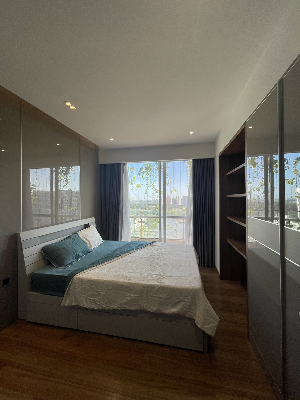 RiverPark Phu My Hung luxury apartment for rent in District 7 with 3 bedrooms on high floor with river view 1