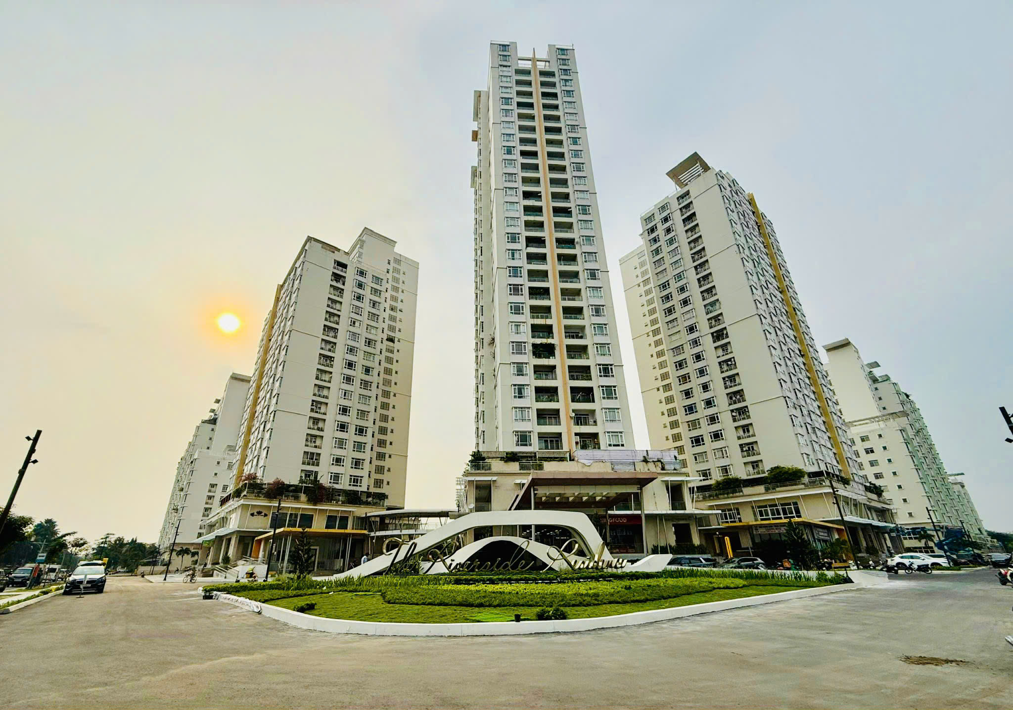 Luxury apartment for rent Riverside Residence Phu My Hung, District 7, beautiful house on the high floor with 3 bedrooms 1