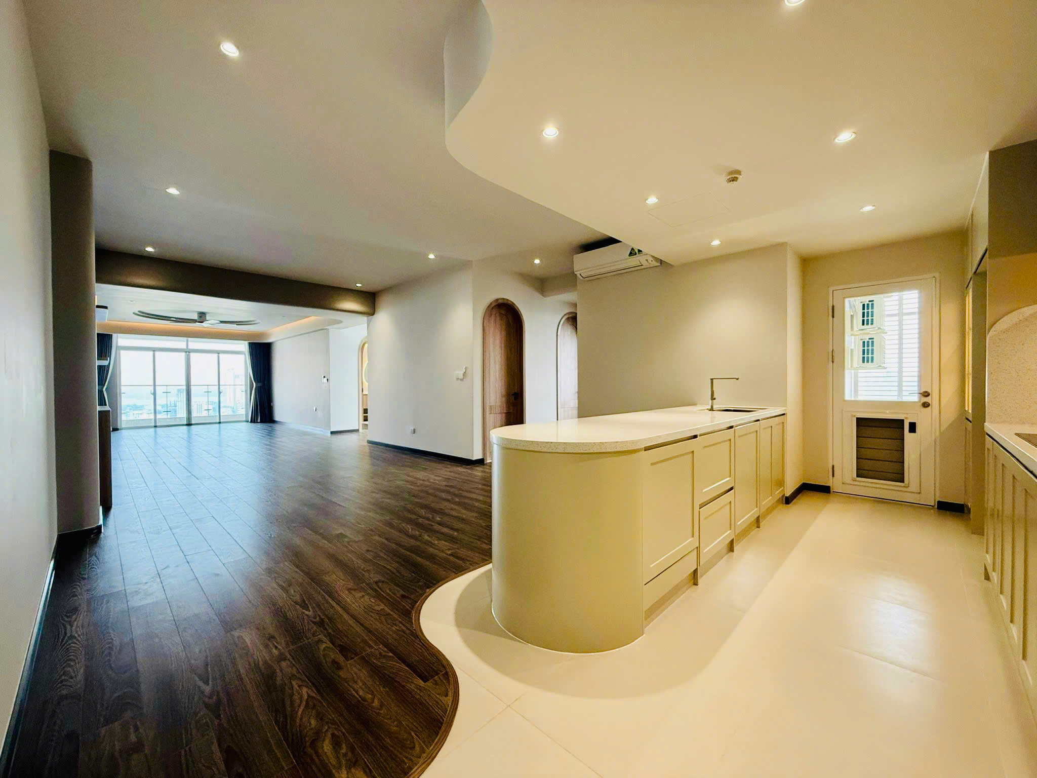 Luxury apartment for rent Riverside Residence Phu My Hung, District 7, beautiful house on the high floor with 3 bedrooms