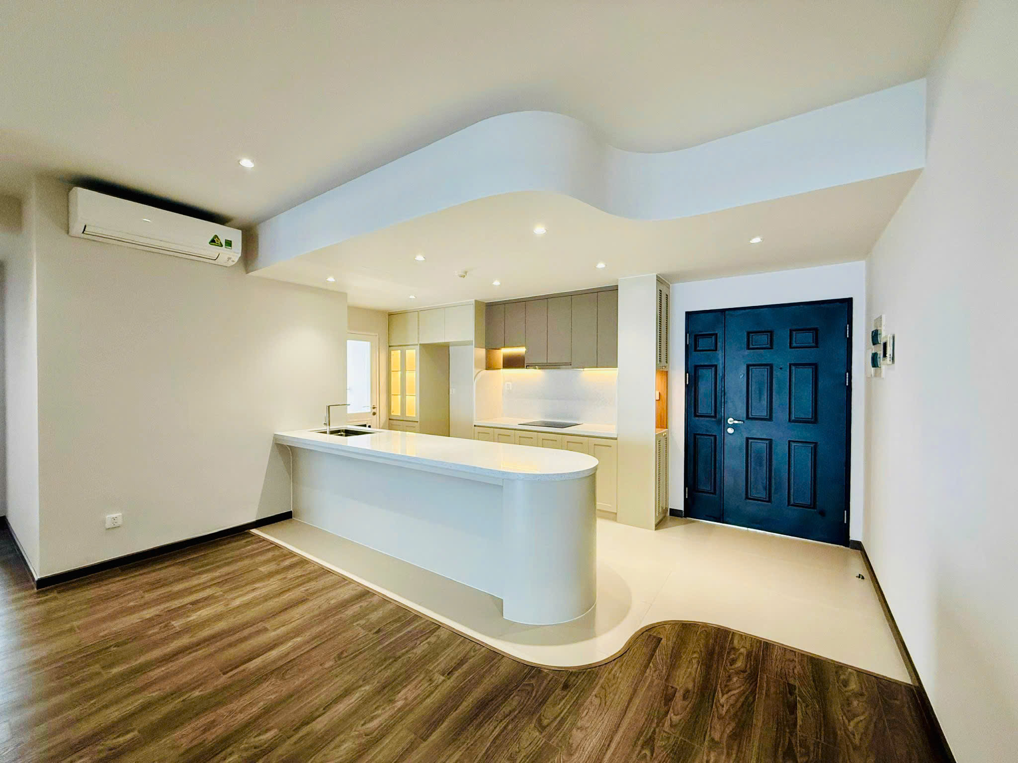 Luxury apartment for rent Riverside Residence Phu My Hung, District 7, beautiful house on the high floor with 3 bedrooms 10