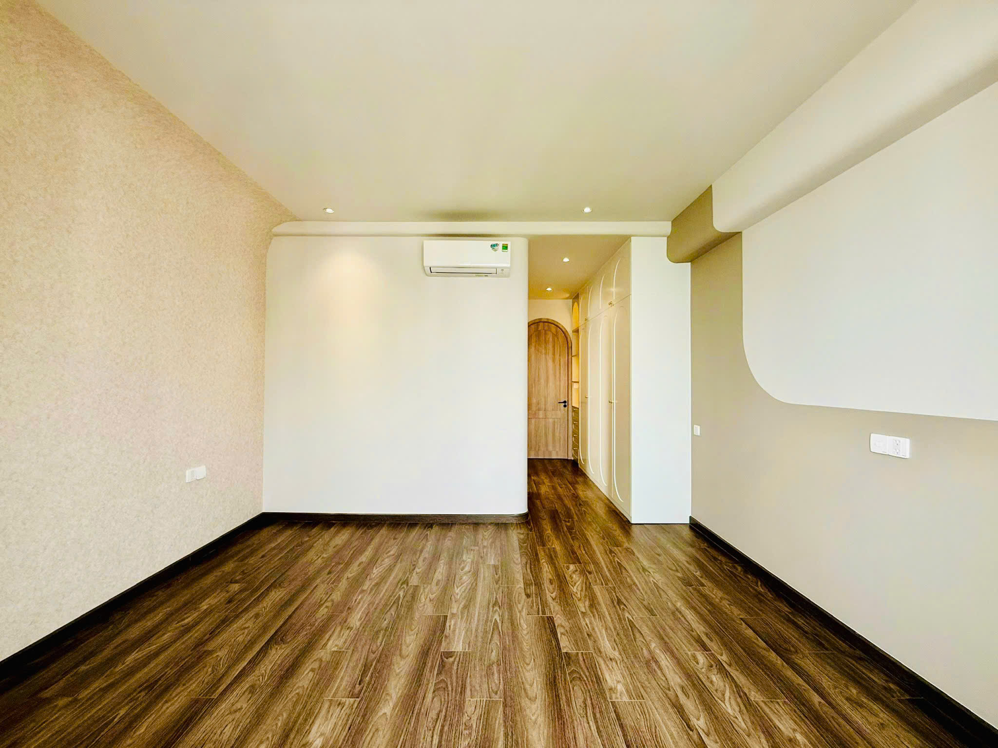 Luxury apartment for rent Riverside Residence Phu My Hung, District 7, beautiful house on the high floor with 3 bedrooms 9