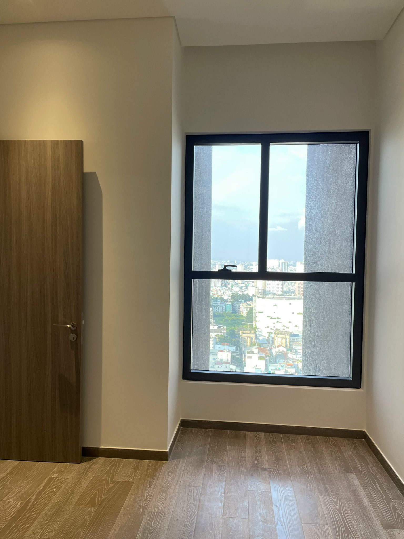 The MarQ luxury apartment for sale, District 1 has 2 bedrooms, high floor, Landmark view 10