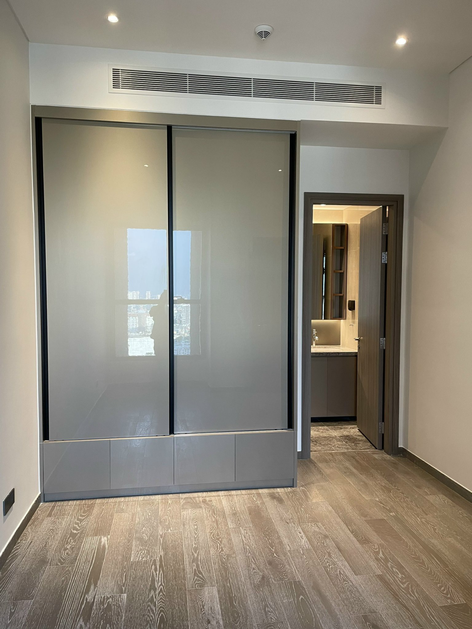The MarQ luxury apartment for sale, District 1 has 2 bedrooms, high floor, Landmark view 6
