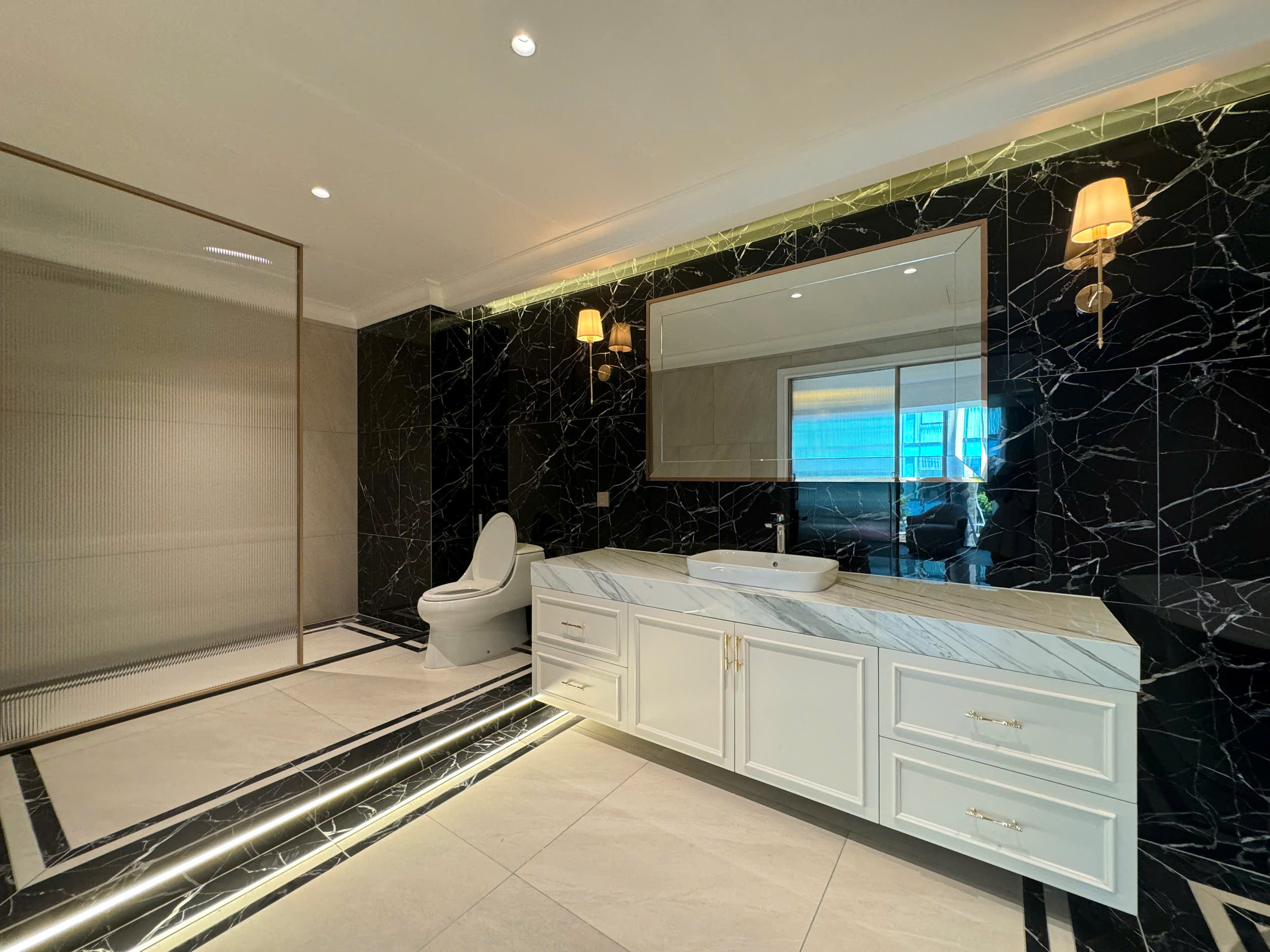 Vincom Center luxury apartment for sale or rent in District 1 with 3 bedrooms, fully furnished 6