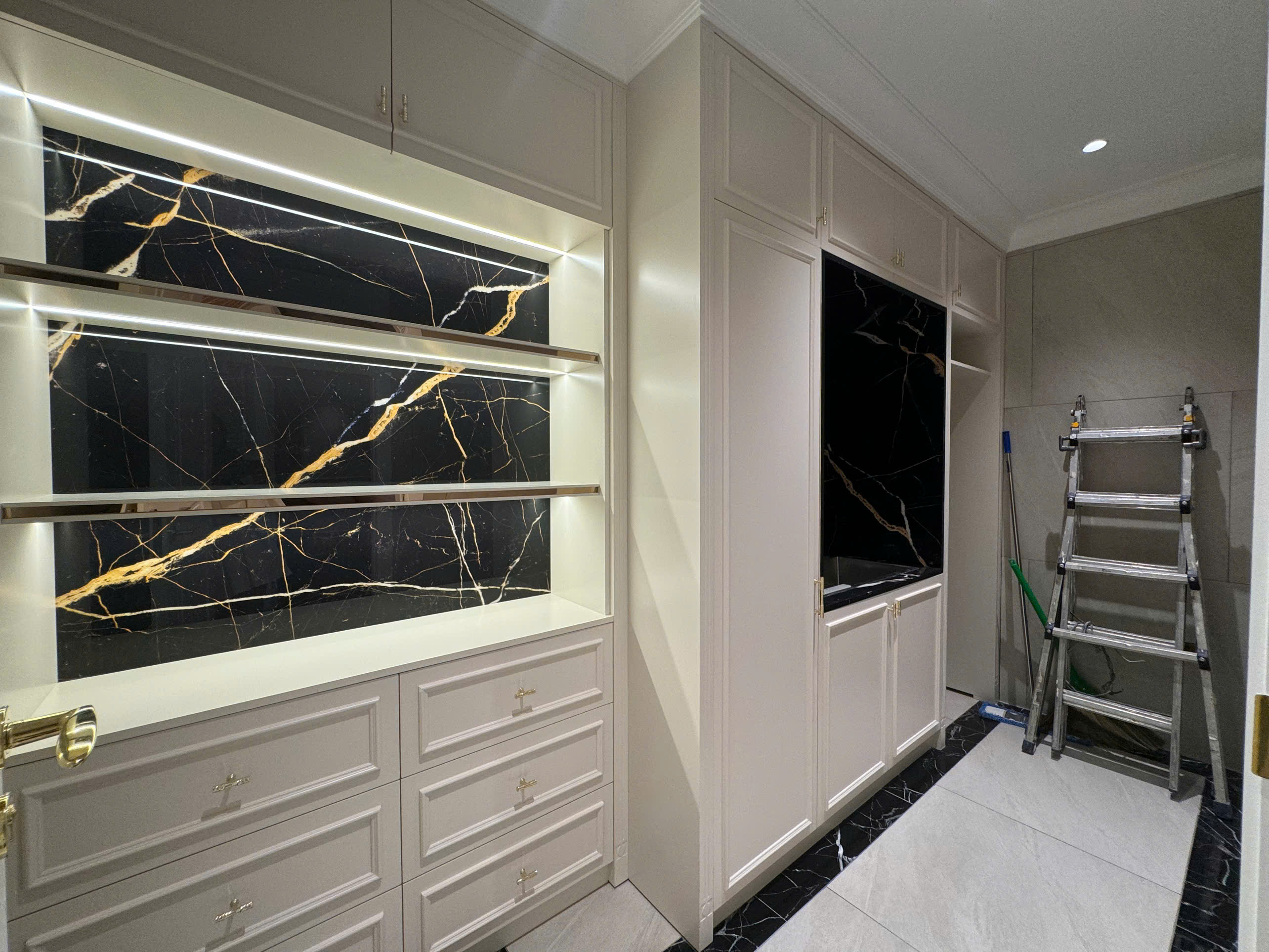 Vincom Center luxury apartment for sale or rent in District 1 with 3 bedrooms, fully furnished 5