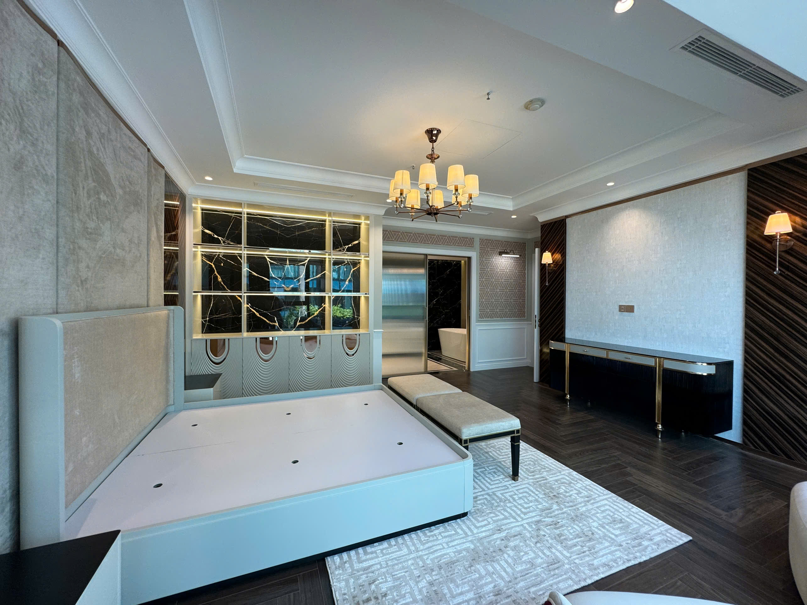 Vincom Center luxury apartment for sale or rent in District 1 with 3 bedrooms, fully furnished 3