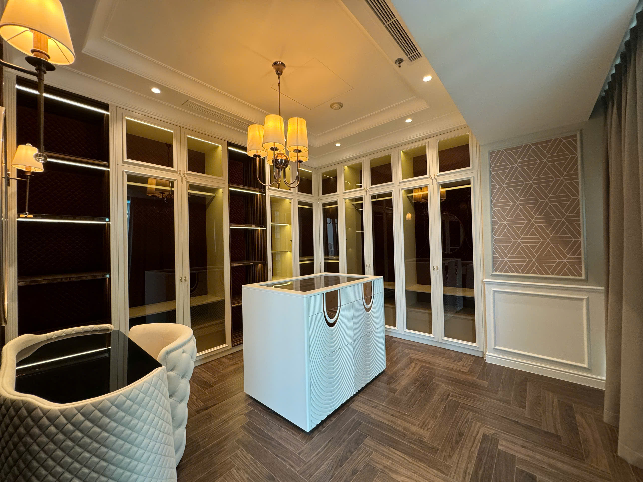 Vincom Center luxury apartment for sale or rent in District 1 with 3 bedrooms, fully furnished 1