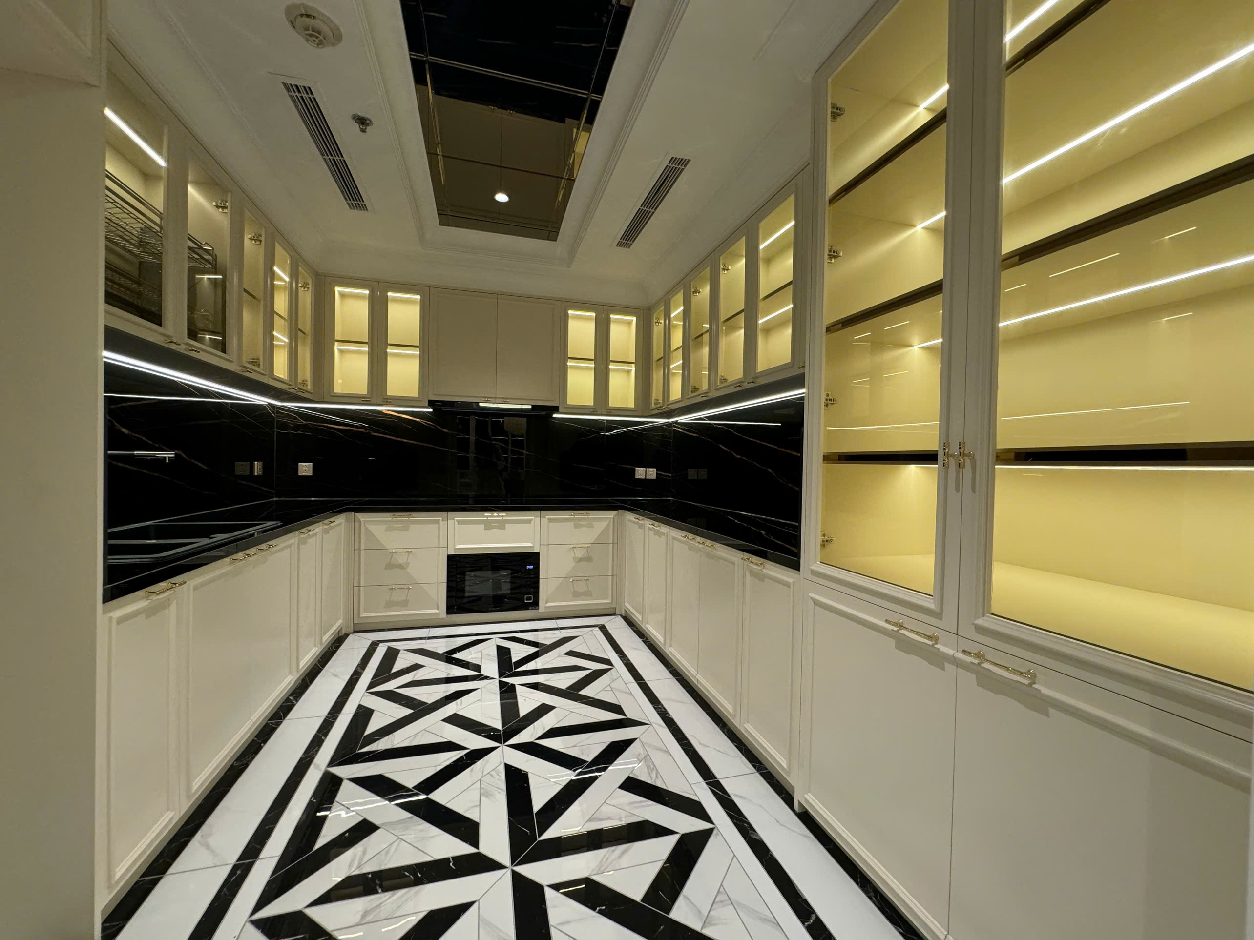 Vincom Center luxury apartment for sale or rent in District 1 with 3 bedrooms, fully furnished 13