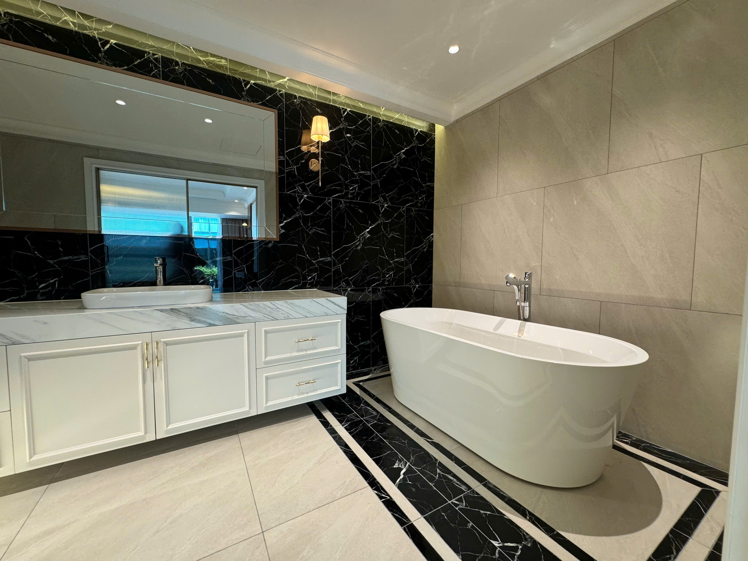 Vincom Center luxury apartment for sale or rent in District 1 with 3 bedrooms, fully furnished 10
