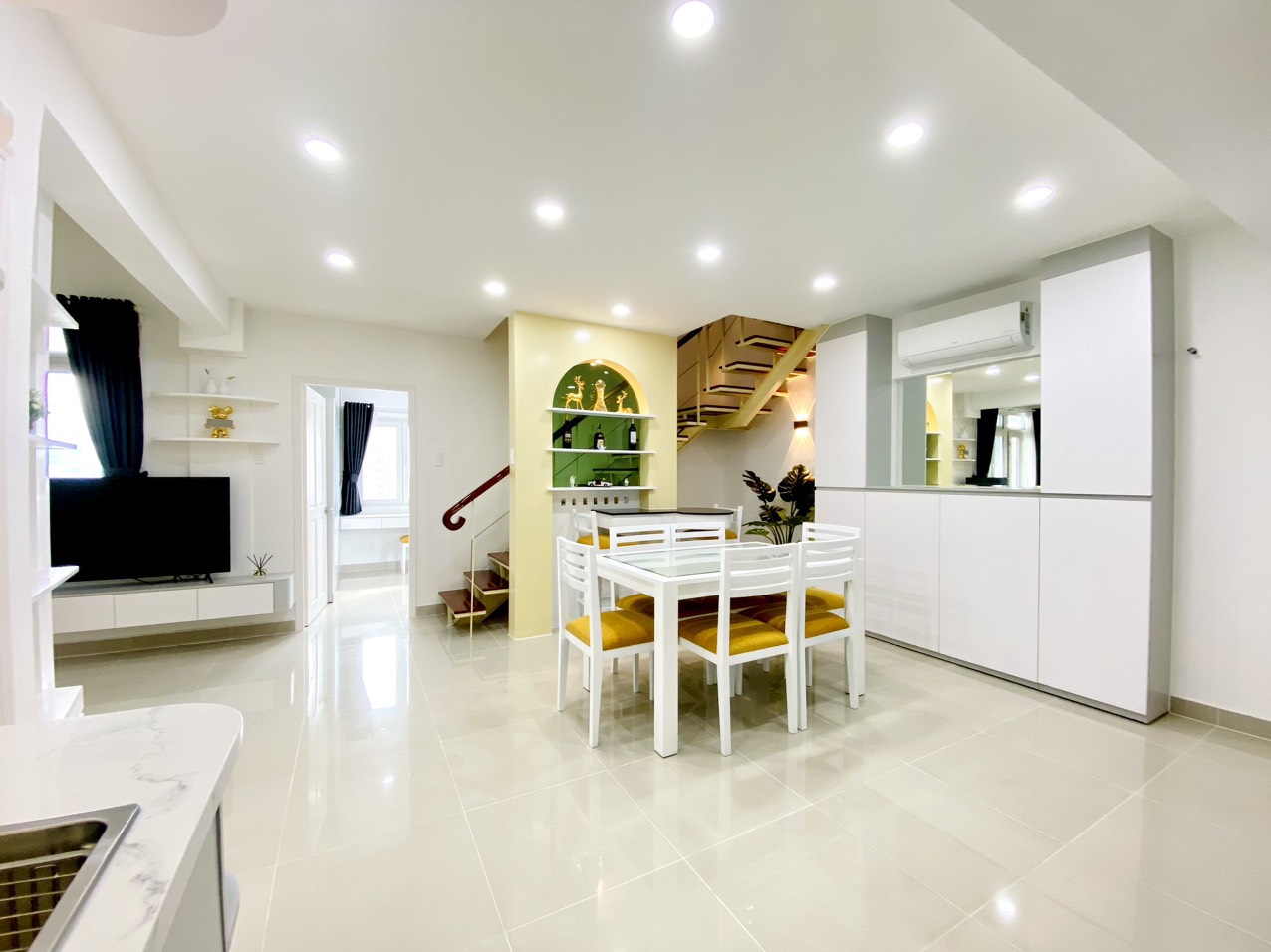 Duplex apartment for sale in Hung Vuong 3, Phu My Hung, District 7 with 3 bedrooms 2 master rooms 10