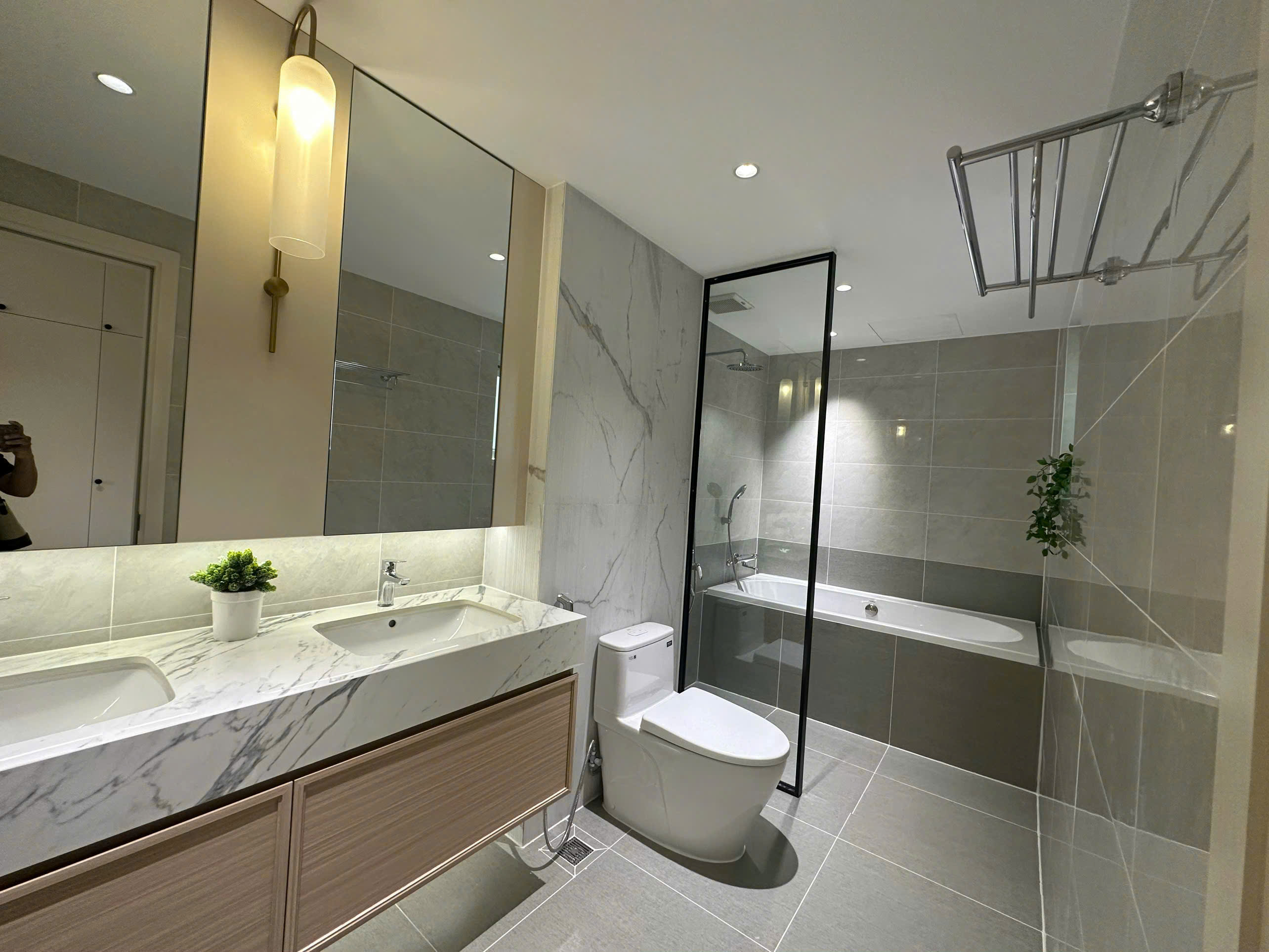 Grand View C apartment for rent in Phu My Hung, District 7 with 3 bedrooms, river view, car parking 4