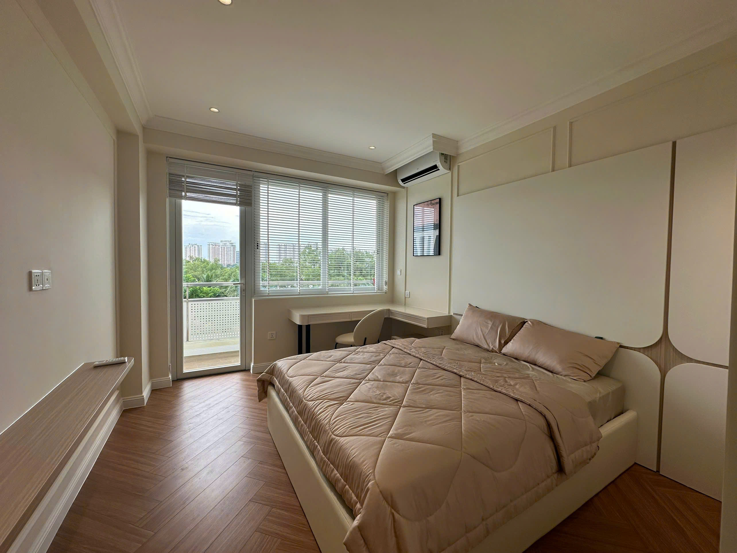 Grand View C apartment for rent in Phu My Hung, District 7 with 3 bedrooms, river view, car parking 3
