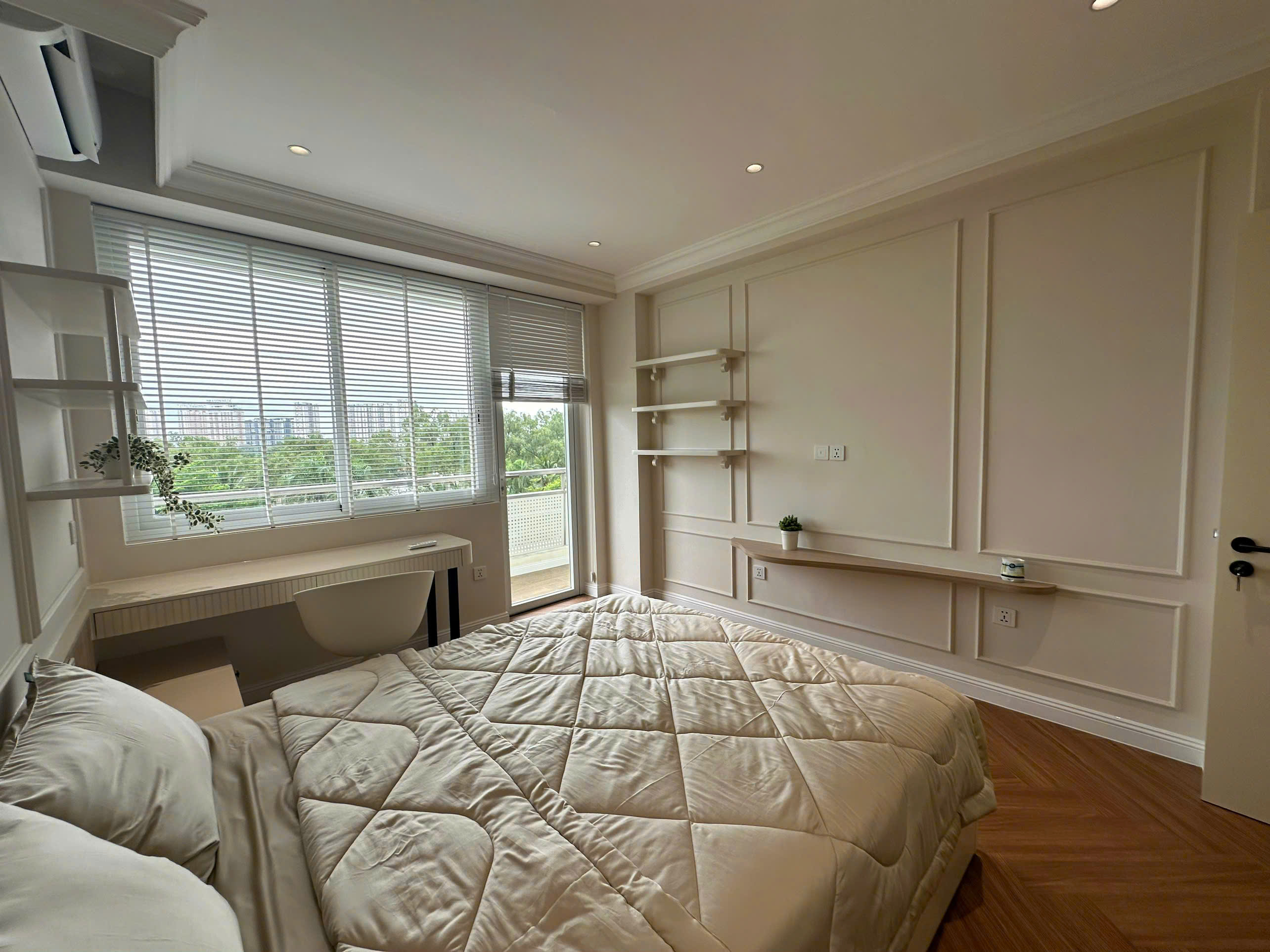 Grand View C apartment for rent in Phu My Hung, District 7 with 3 bedrooms, river view, car parking 1