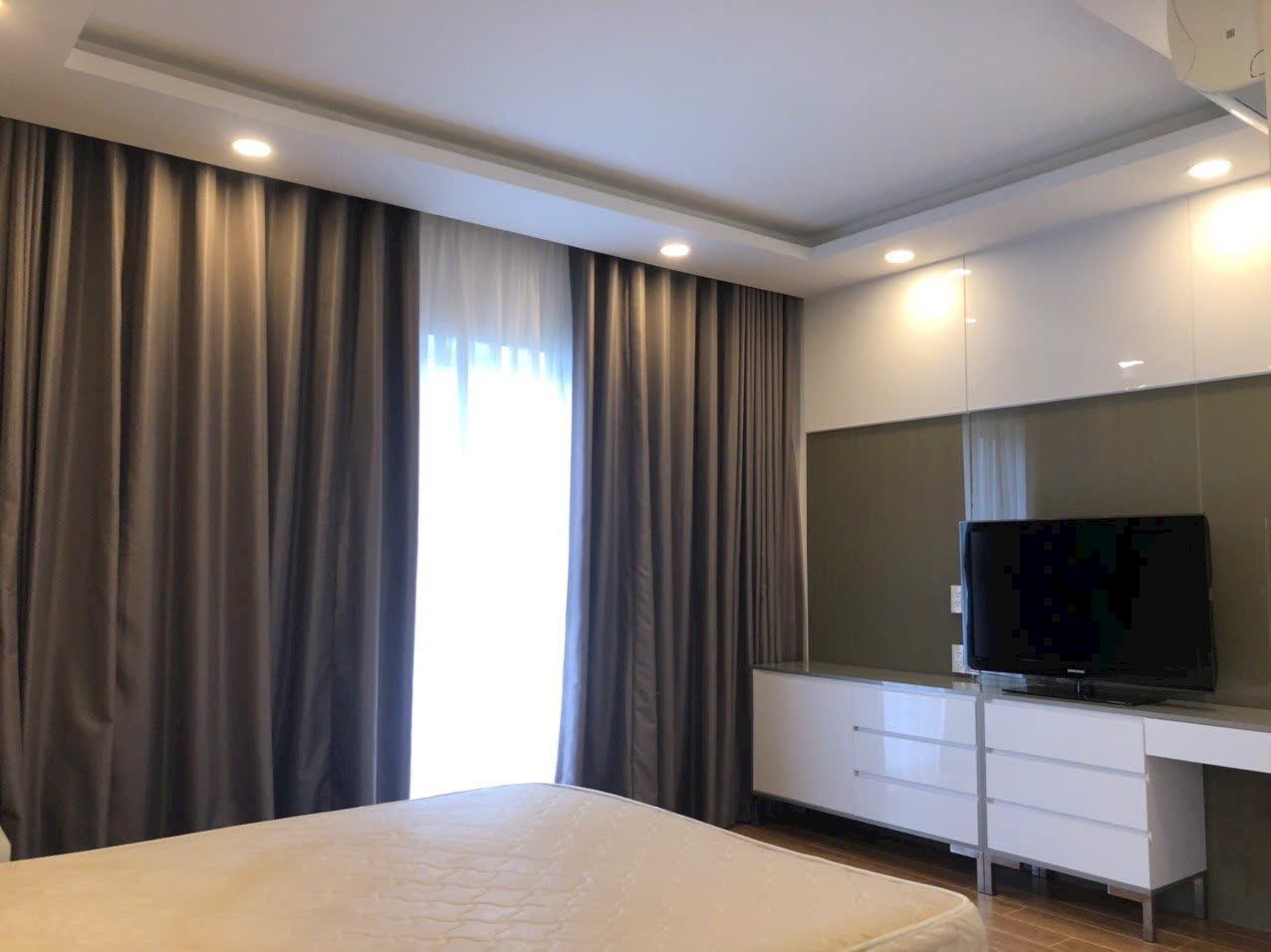 Happy Valley Phu My Hung apartment for sale, District 7 has 3 fully furnished bedrooms, pink book 4