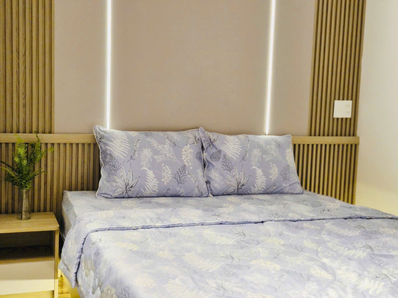 Happy Valley Phu My Hung apartment for sale, District 7 with 2 bedrooms, designated car, high floor 7