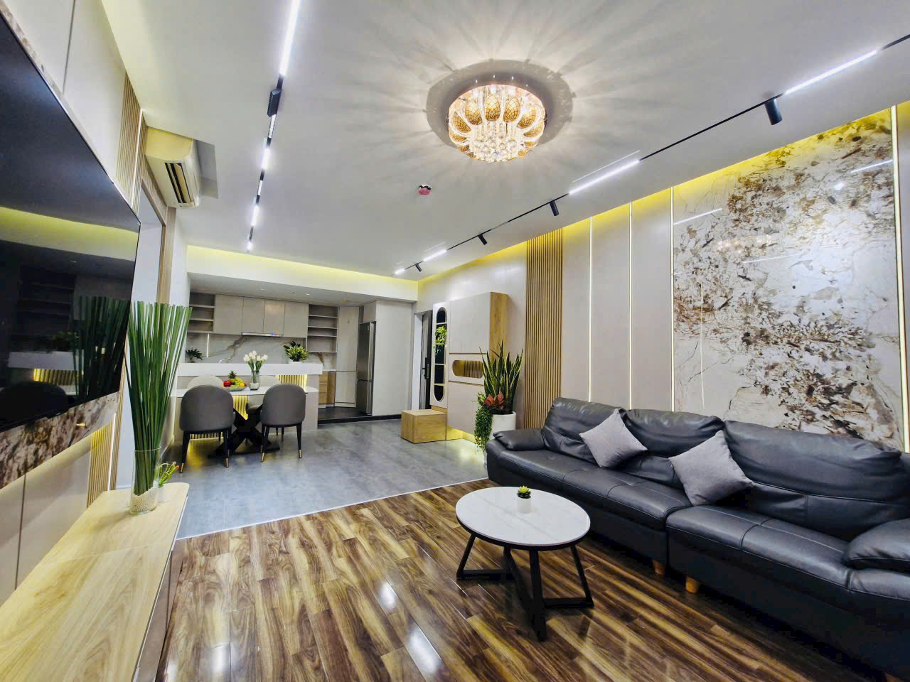 Happy Valley Phu My Hung apartment for sale, District 7 with 2 bedrooms, designated car, high floor 2