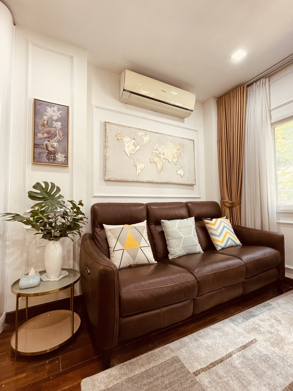 Hung Vuong 2 apartment for sale, Phu My Hung, District 7 beautiful house with large area, high-class furniture 4