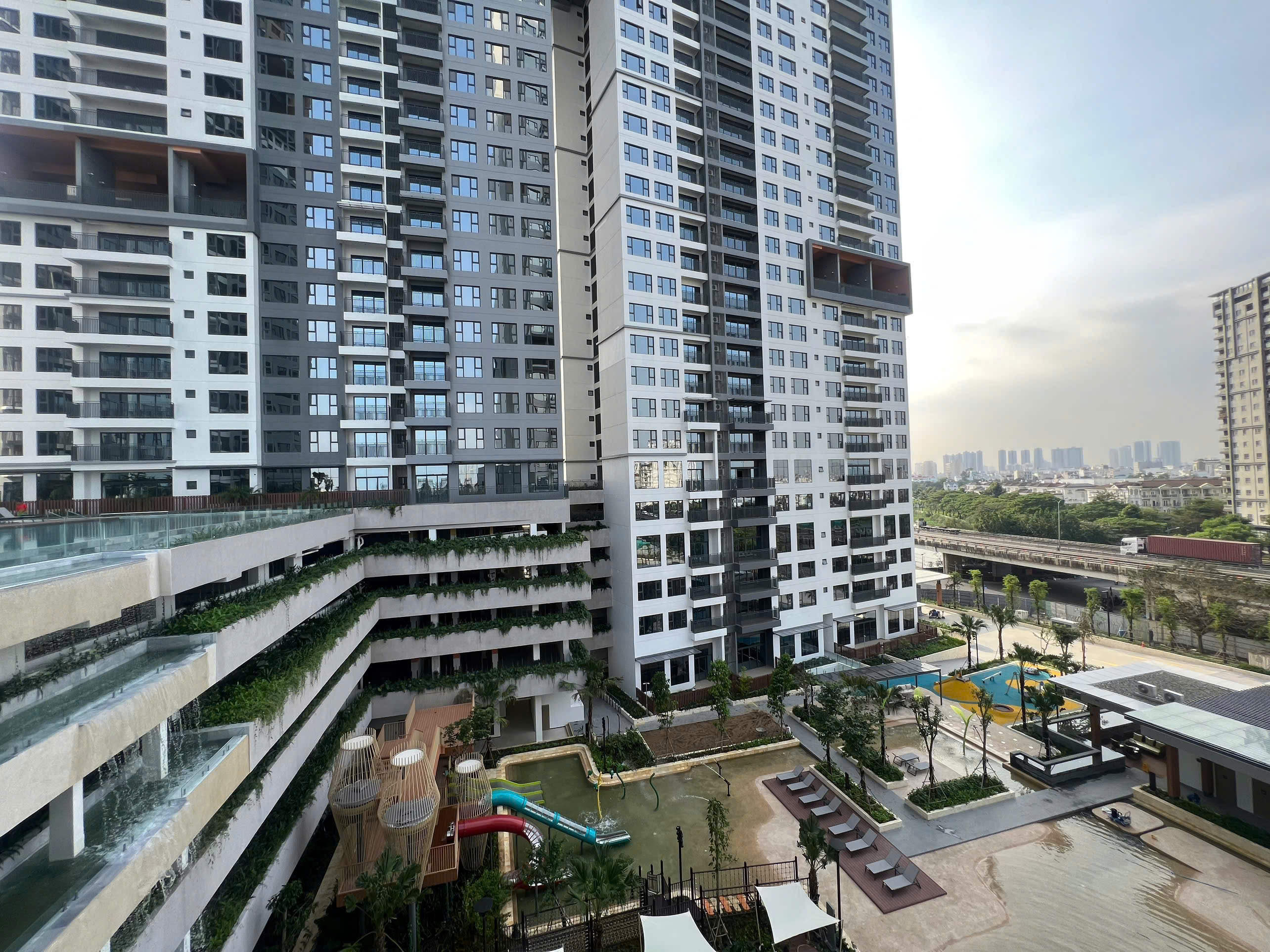 Cho thuê căn hộ The Infiniti Riviera Point Quận 7 thiết kế 3 phòng ngủ view nội khu lầu 10 – 135m2 2